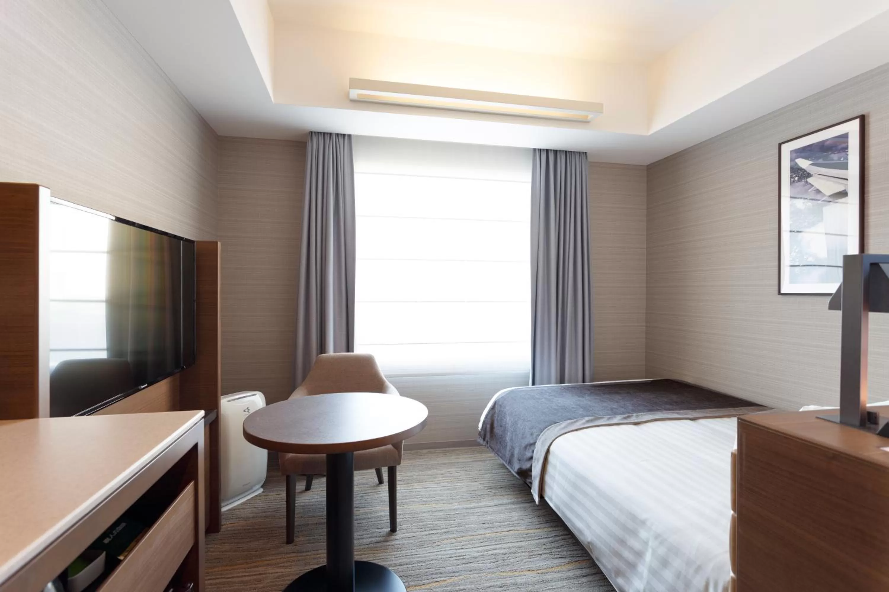 Photo of the whole room, Bed in Haneda Excel Hotel Tokyu Haneda Airport Terminal 2