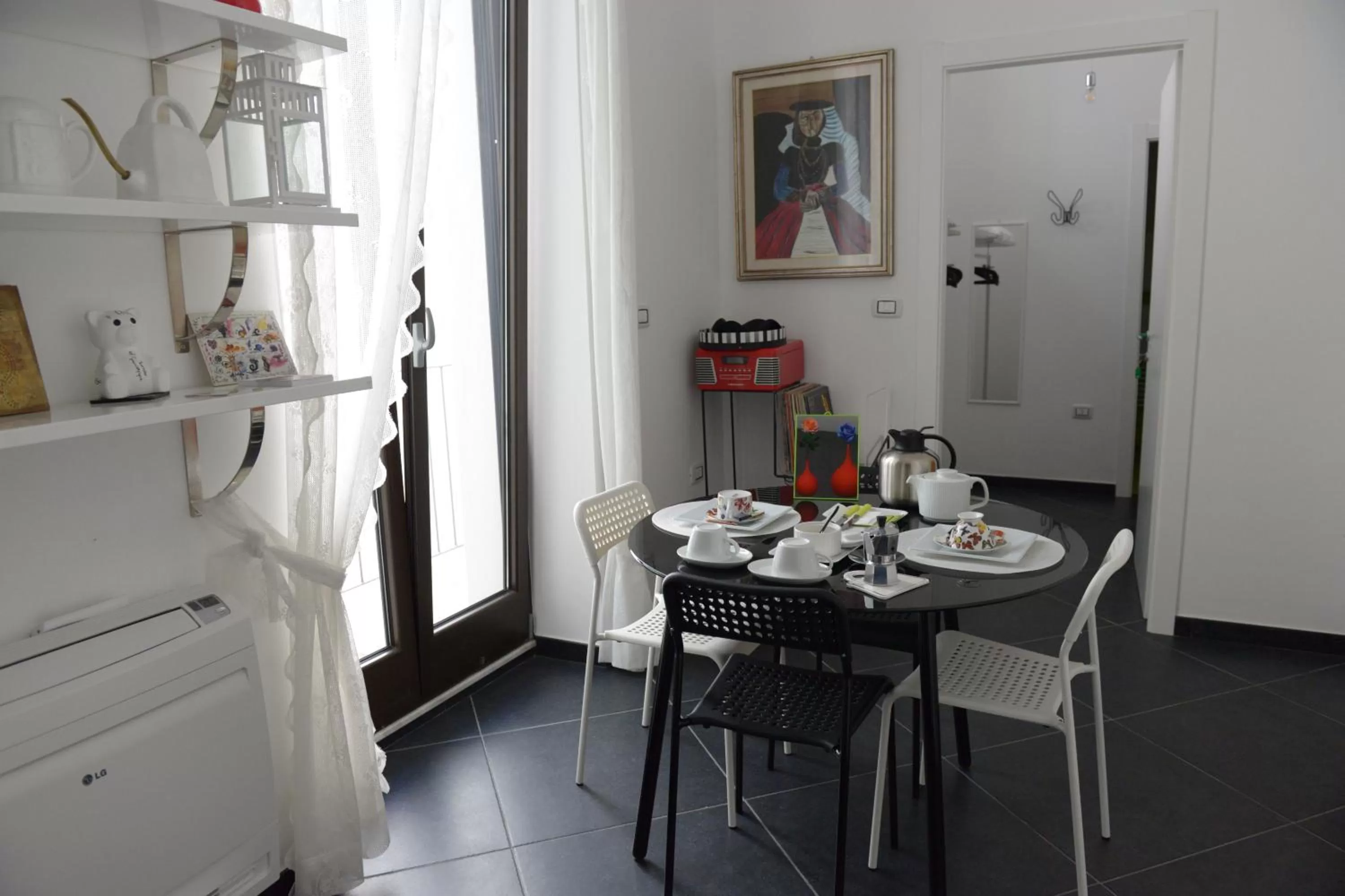 Communal lounge/ TV room in Maria Vittoria Charming Rooms and Apartments