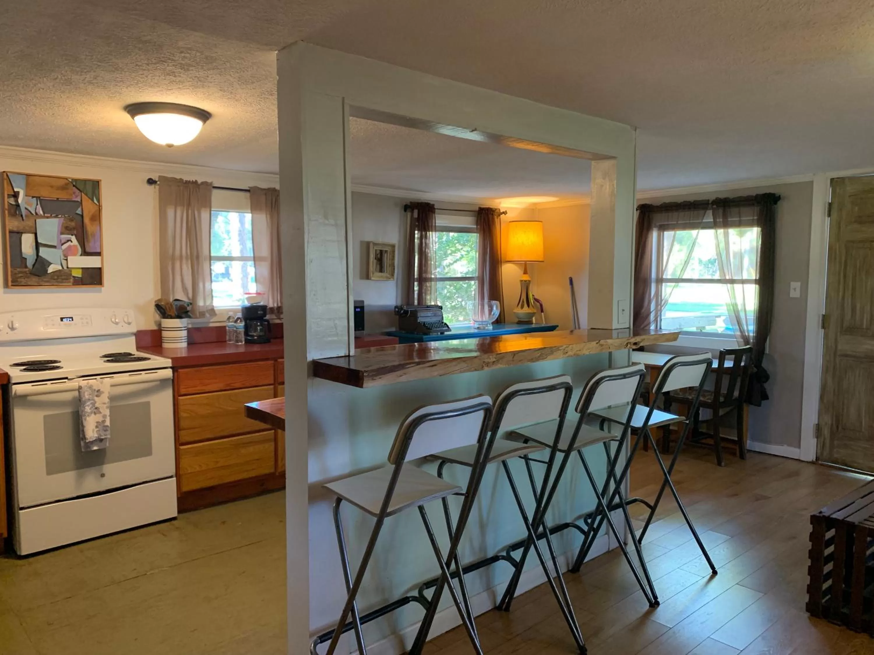 Kitchen or kitchenette in Nature Coast Inn & Cottages