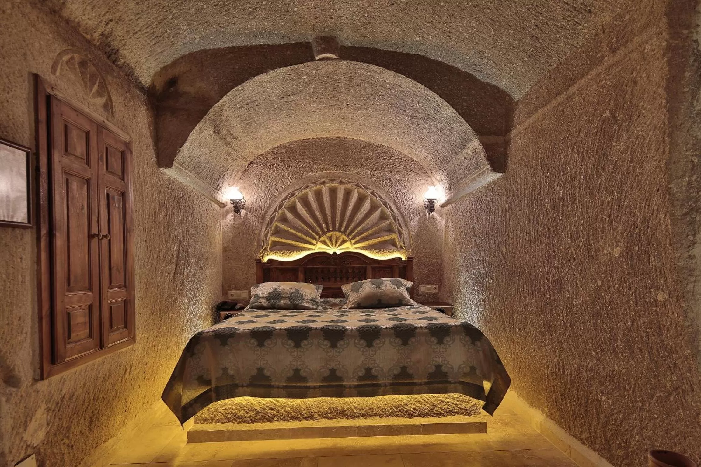 Deluxe Room in Shoestring Cave House