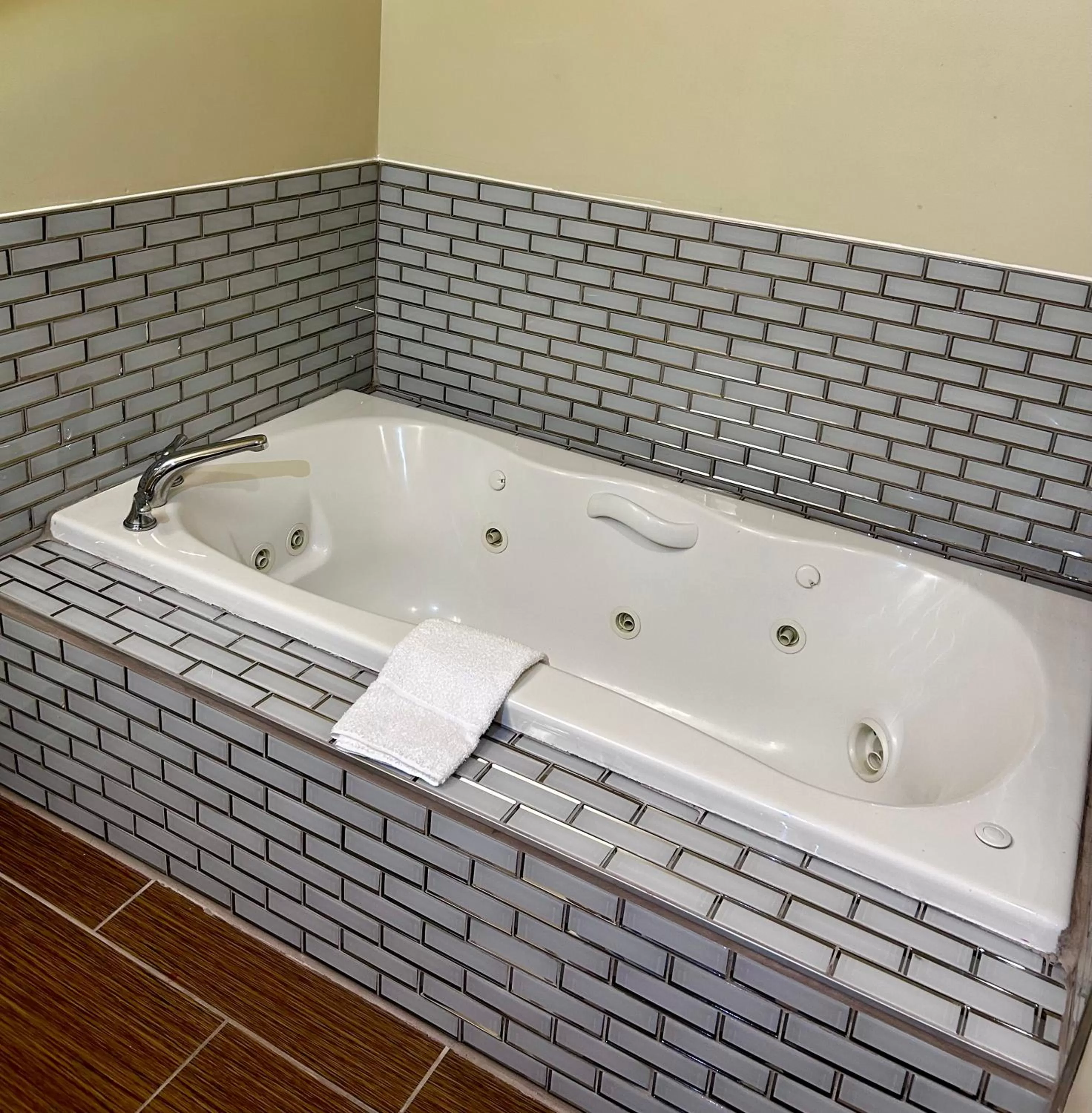 Bath in Baymont by Wyndham Beulah