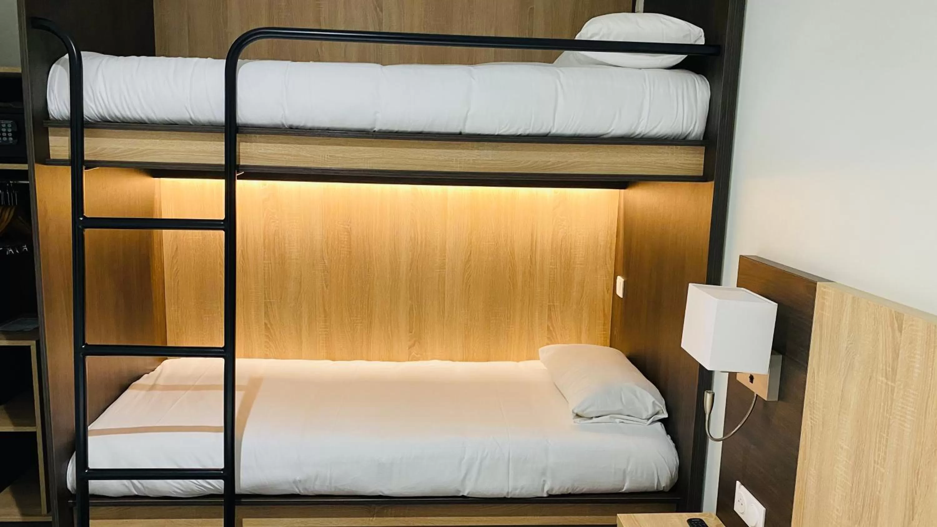 bunk bed, Bed in Hotel Martinez Grenay