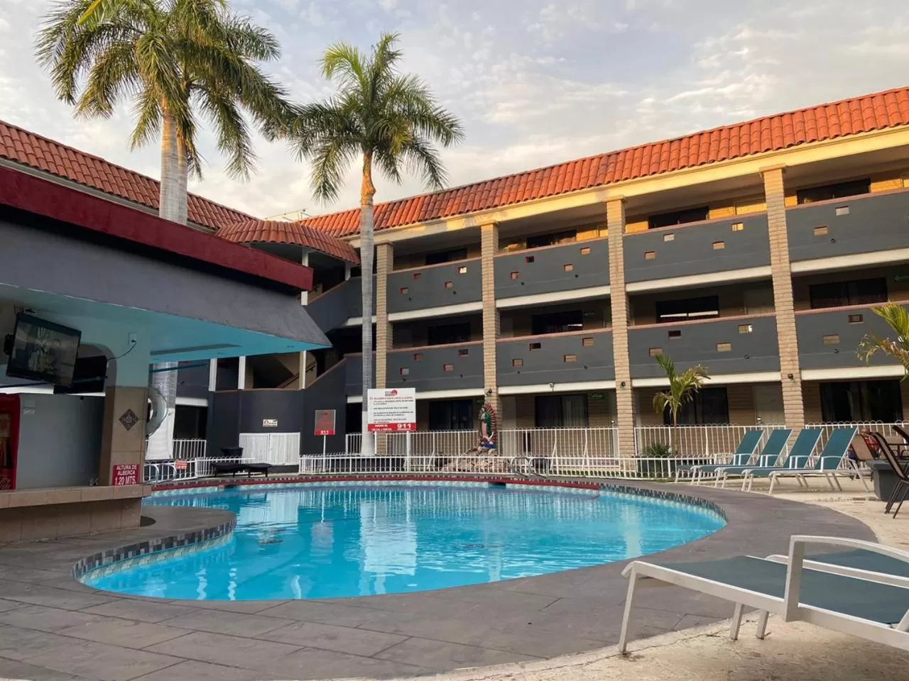 Pool view in Hotel La Finca