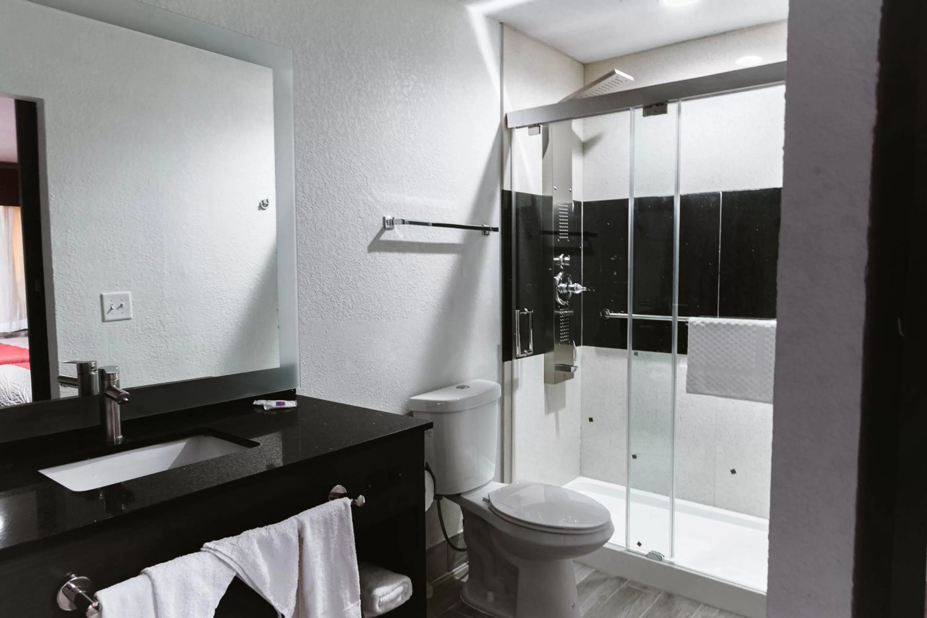 Bathroom in Motel 6 Bellville, OH