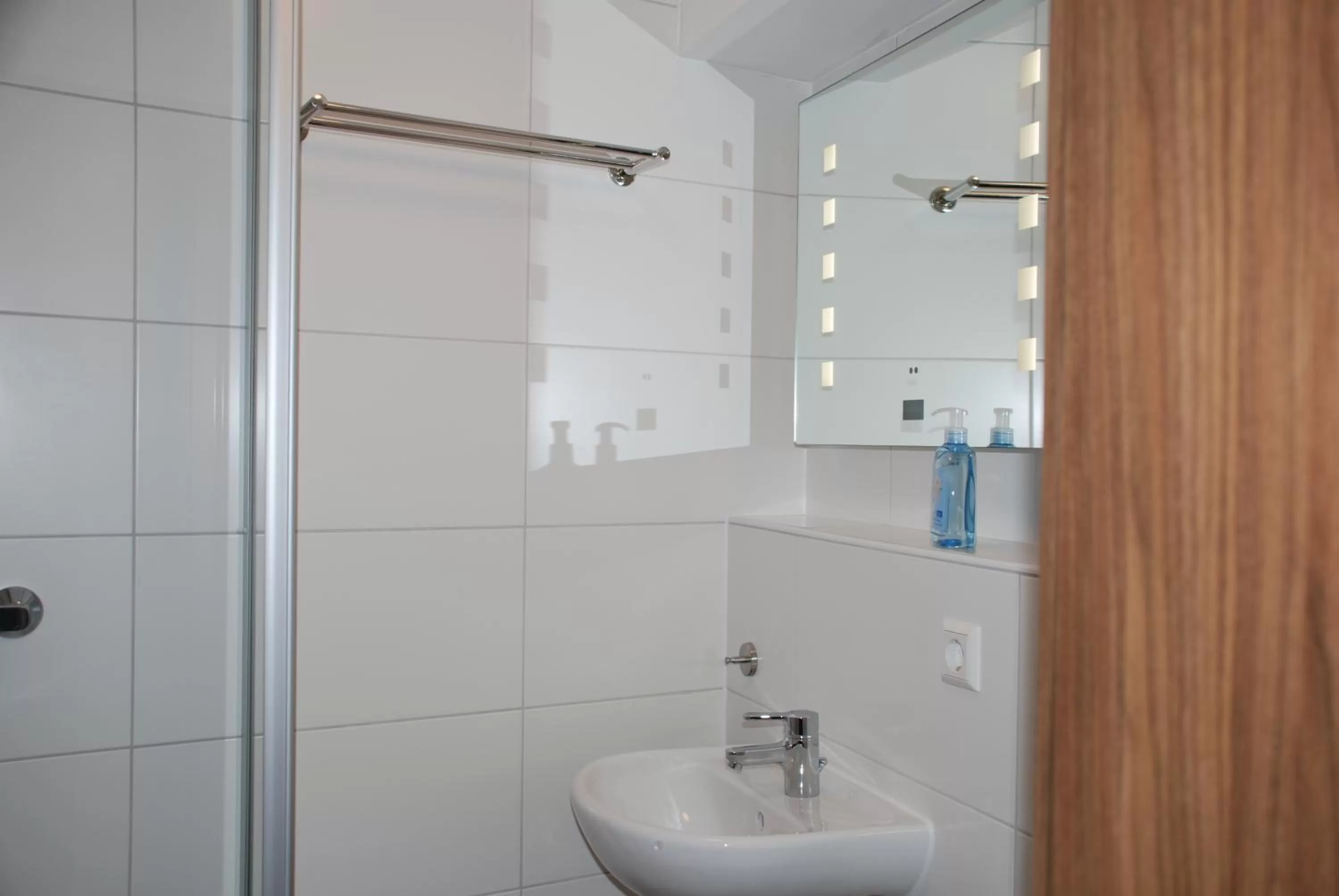 Shower in Hotel Rest Inn