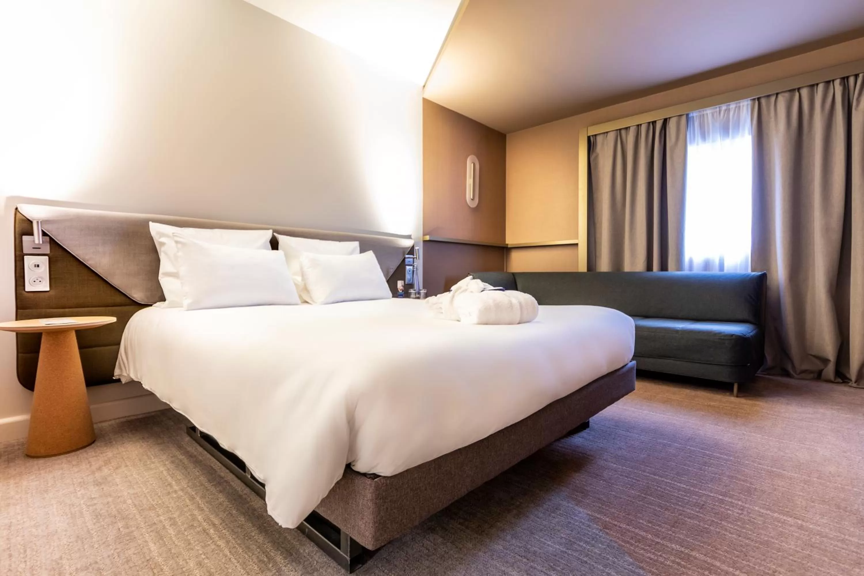 Bedroom, Bed in Novotel Paris Orly Rungis Aéroport