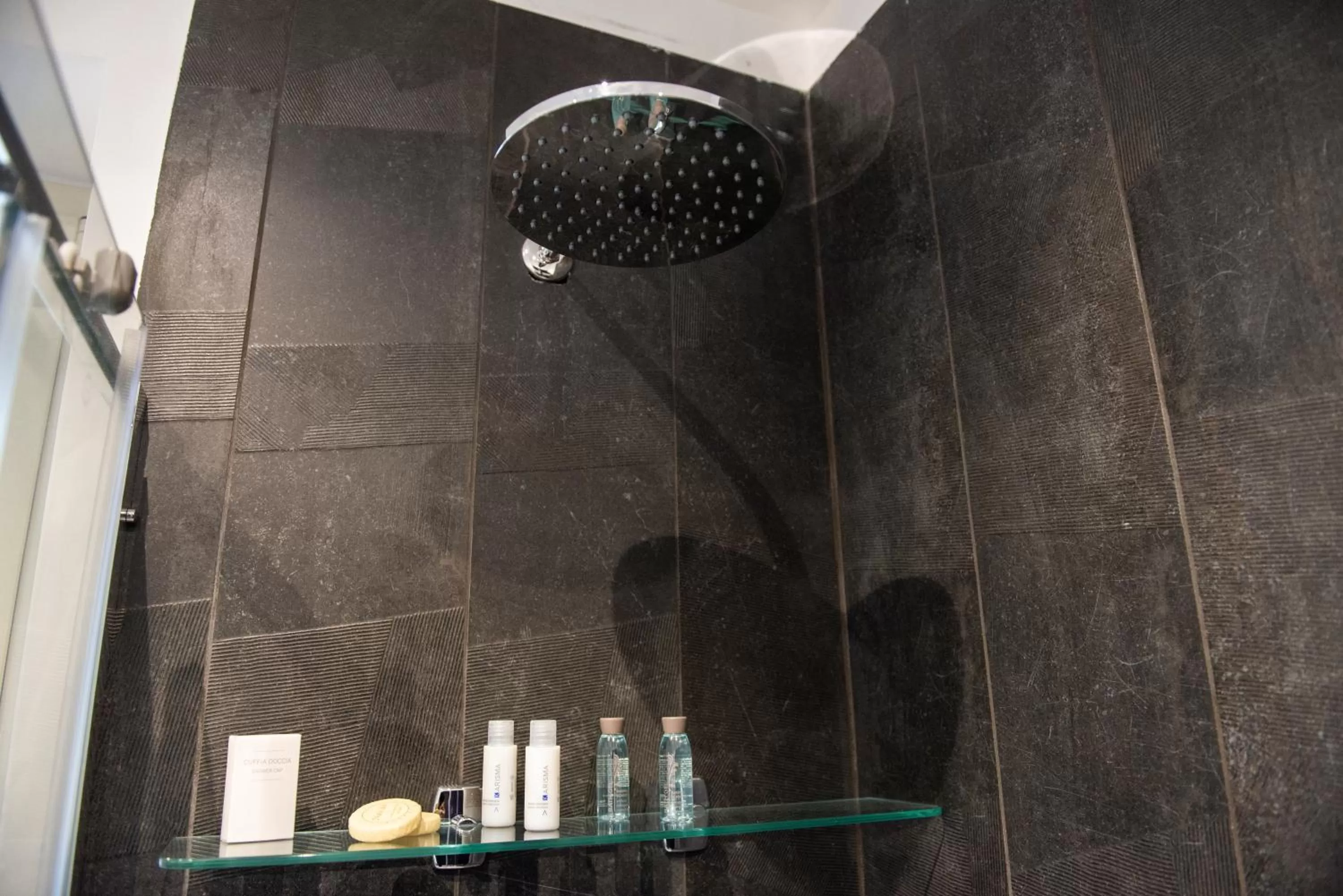 Bathroom in D'amelio'S suites