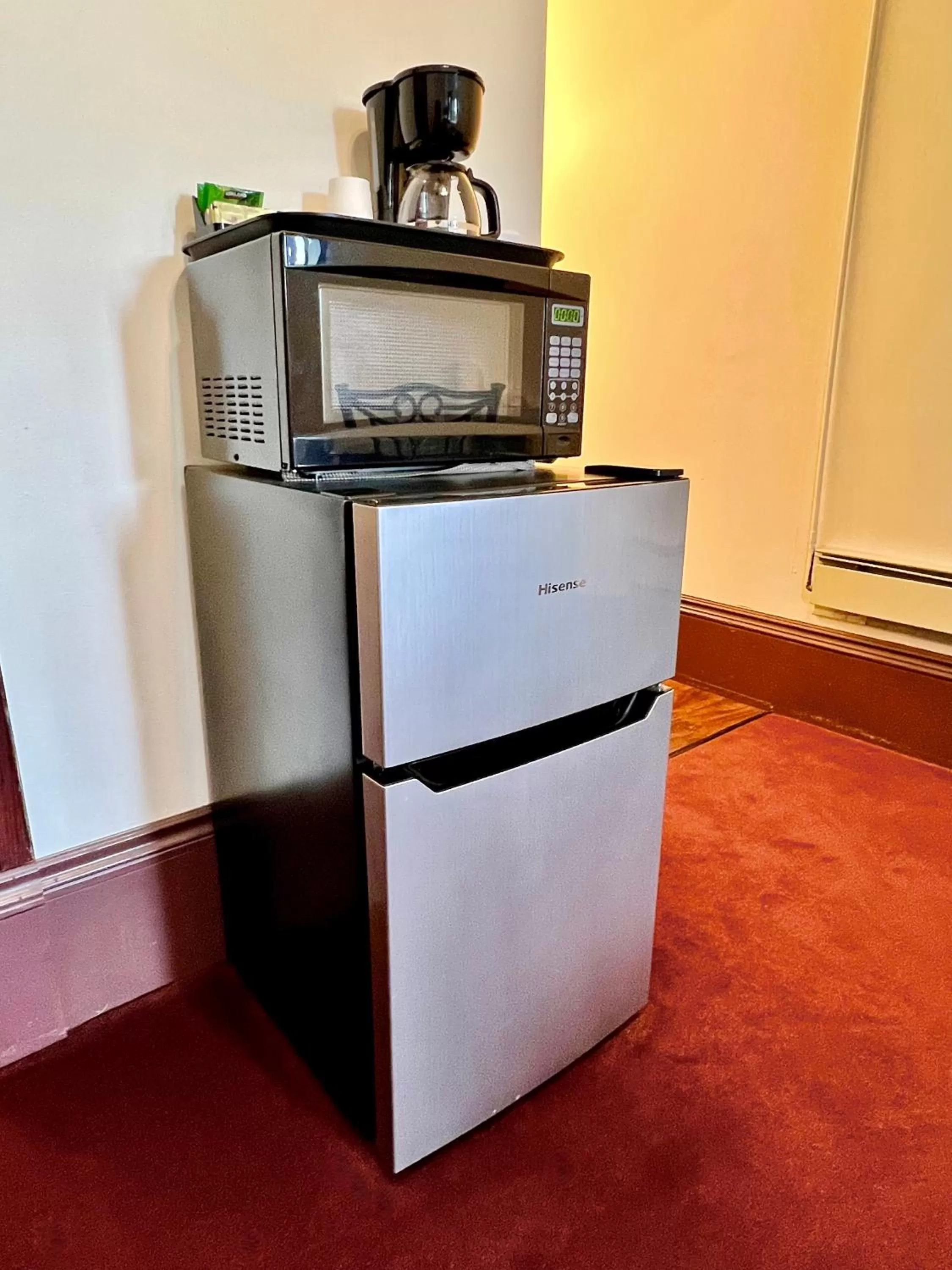 Kitchen/Kitchenette in The Monarch Hotel