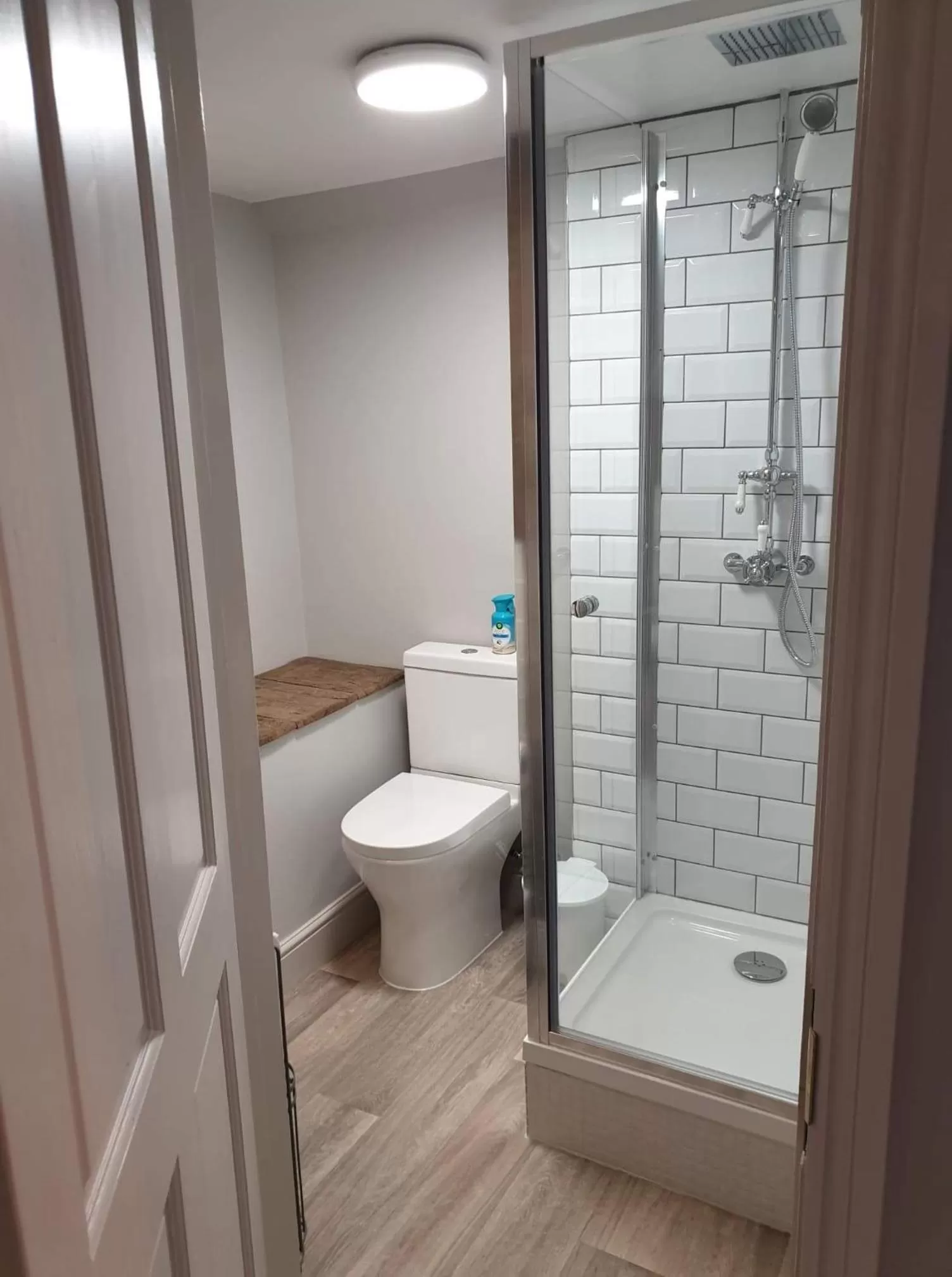 Shower in The Horse Inn Hurst