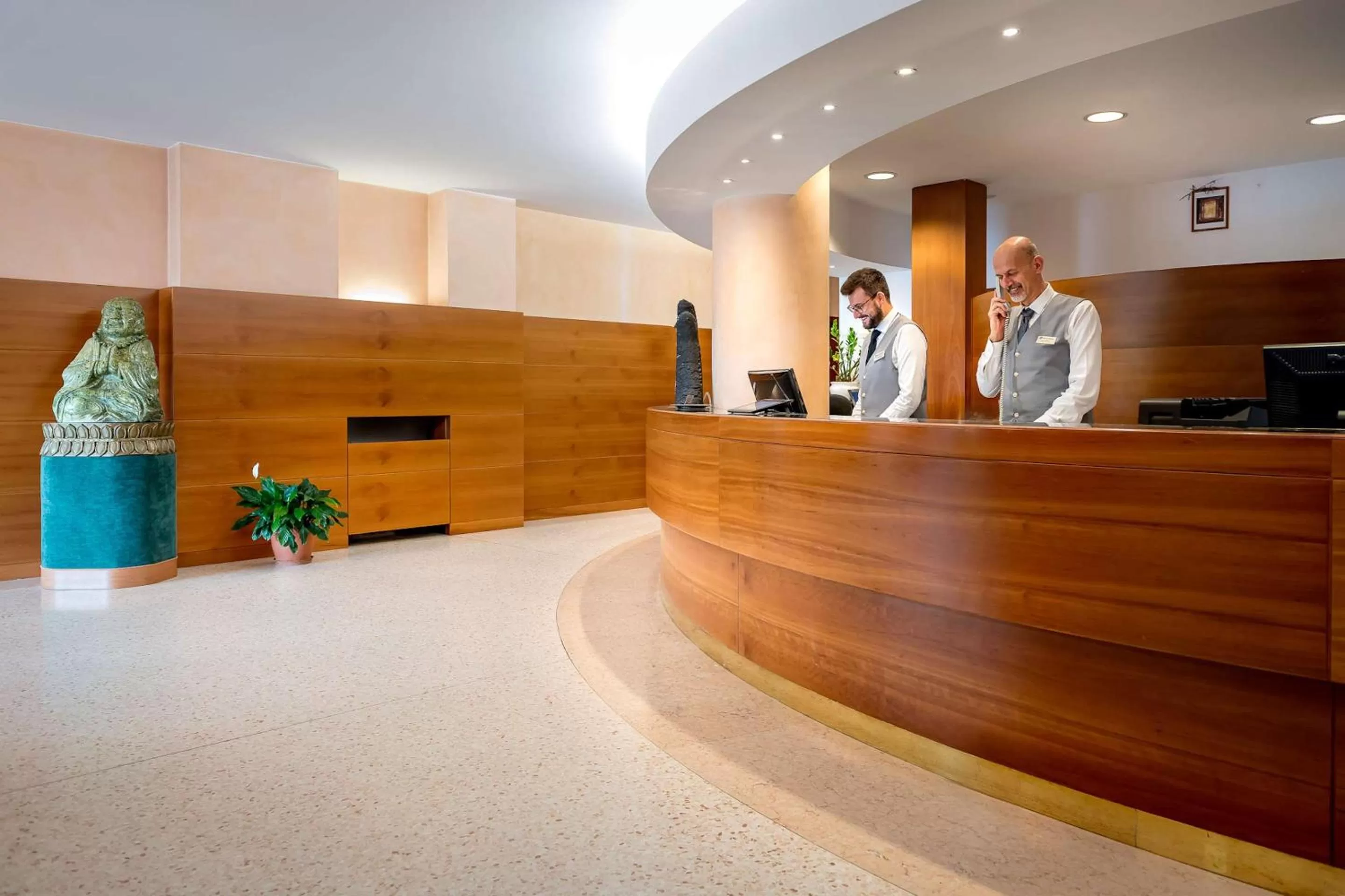 Lobby or reception in Best Western Cavalieri Della Corona