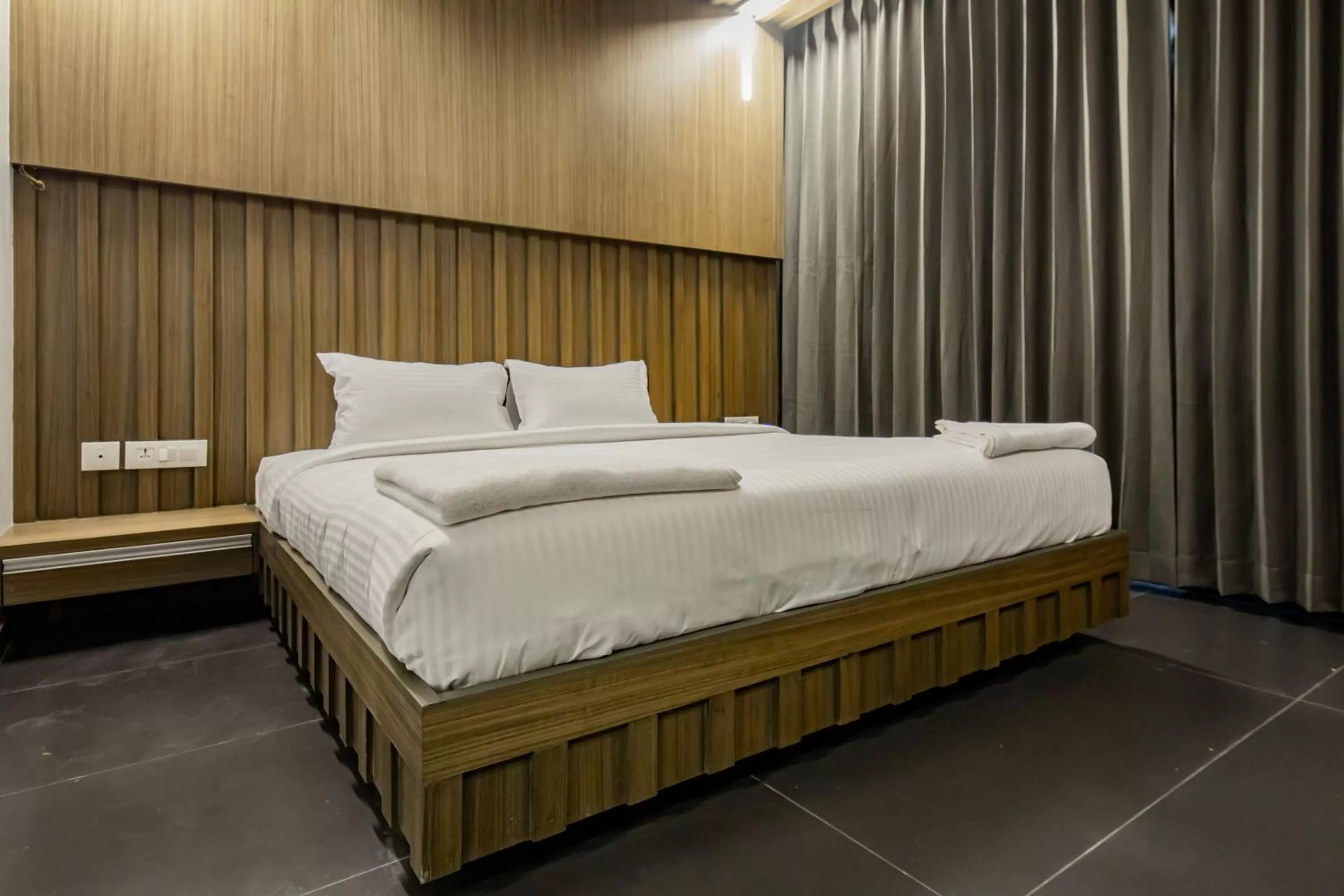 Bed in RATHNA RESIDENCY - Near US CONSULATE