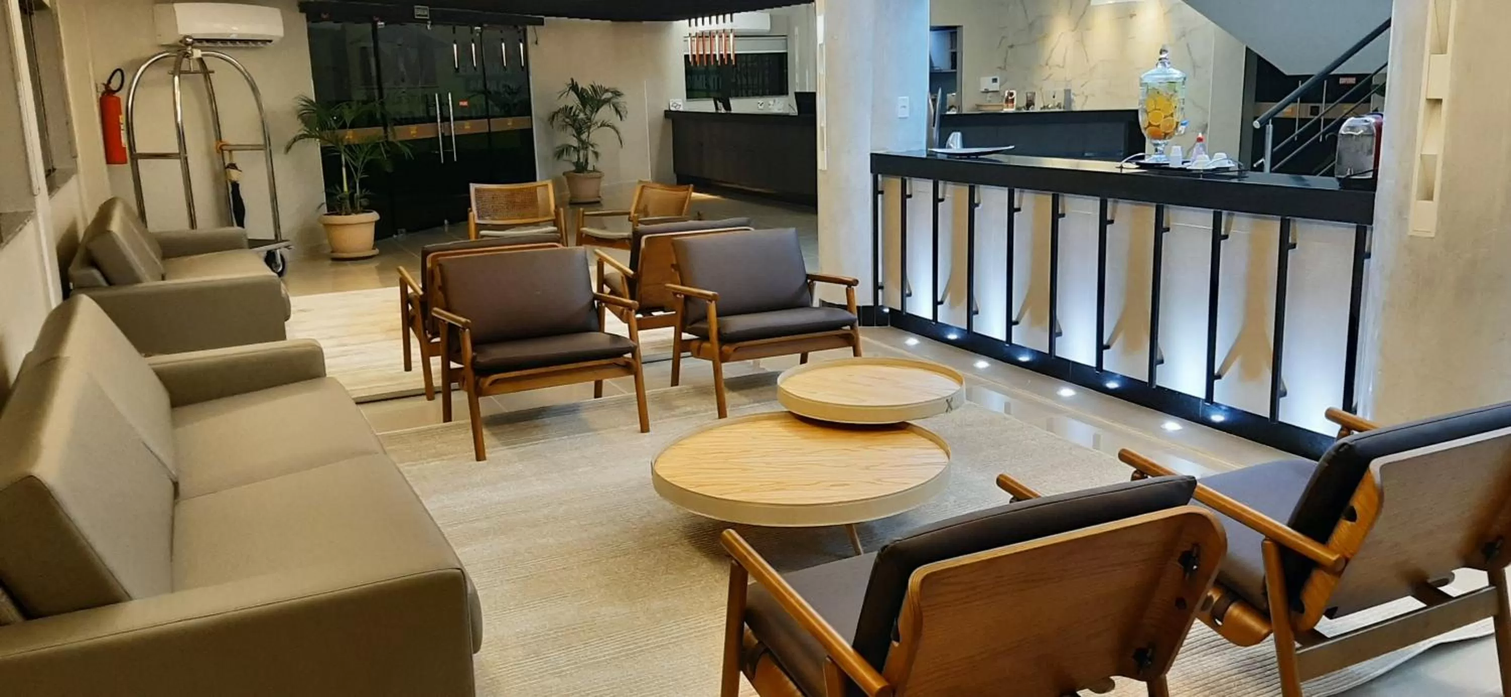 Lobby or reception in Atrium Confort Hotels