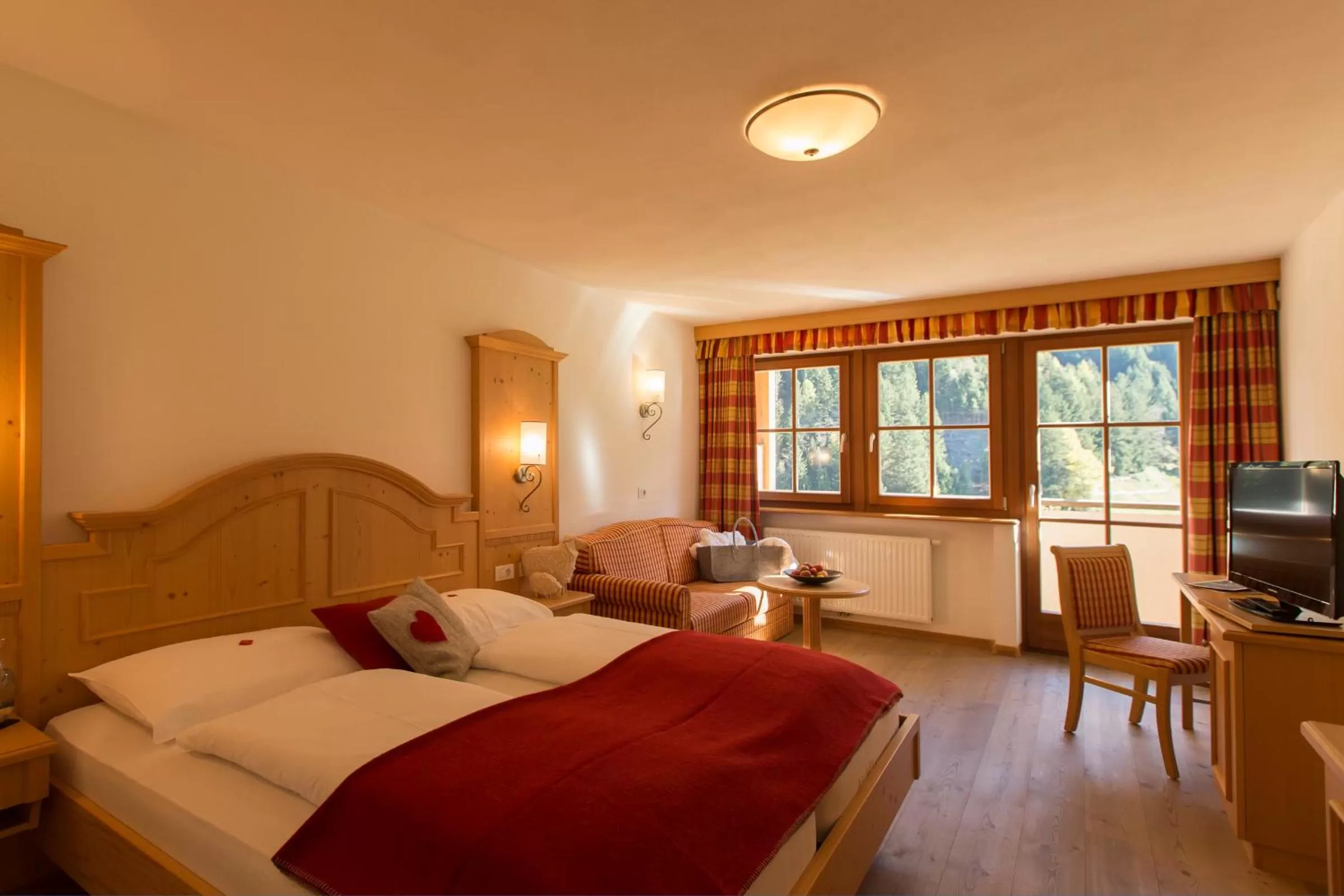 Bedroom, Bed in Berghotel Johanneshof