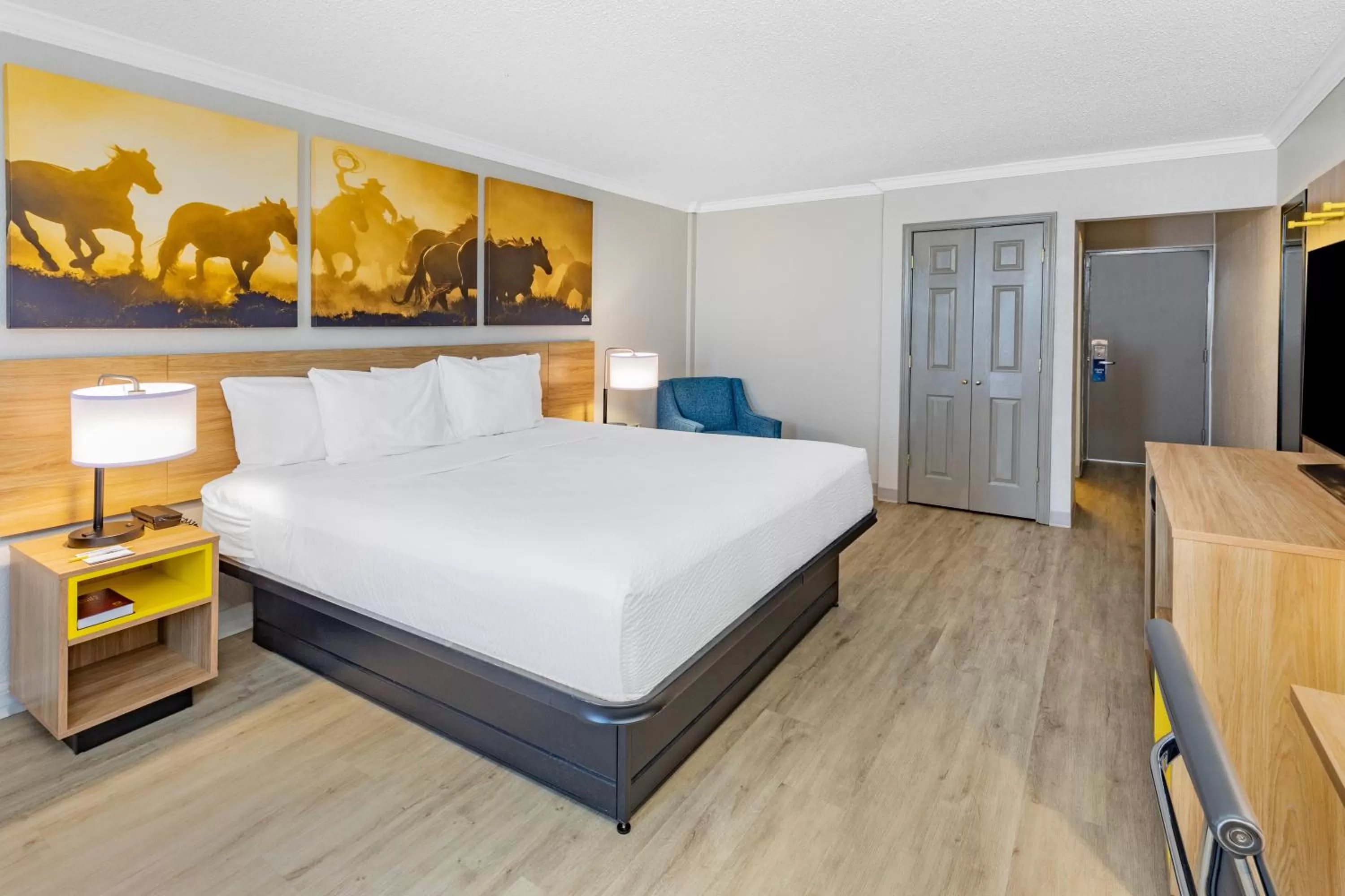 Bed in Days Inn by Wyndham Del Rio