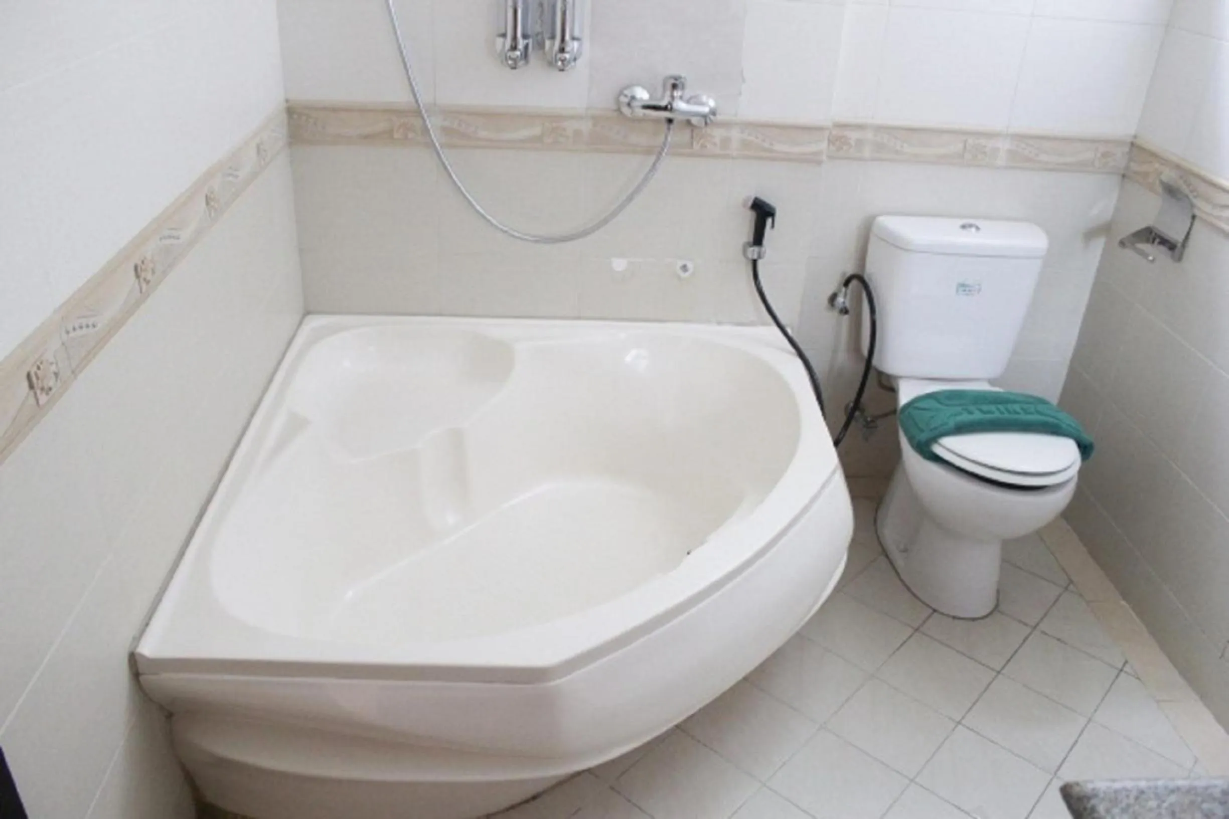 Bathroom in Twins Hotel