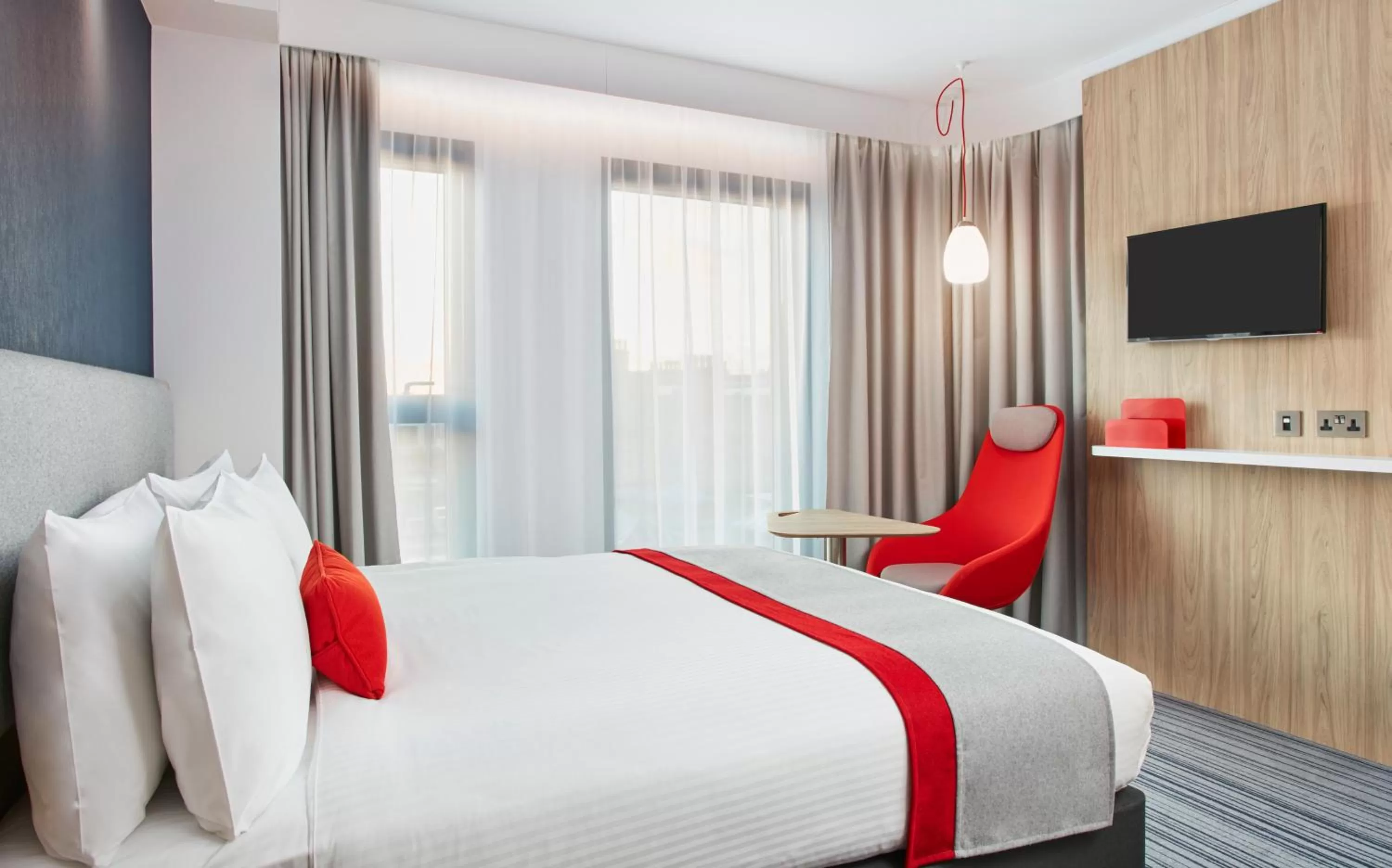 Photo of the whole room, Bed in Holiday Inn Express Dublin City Centre by IHG