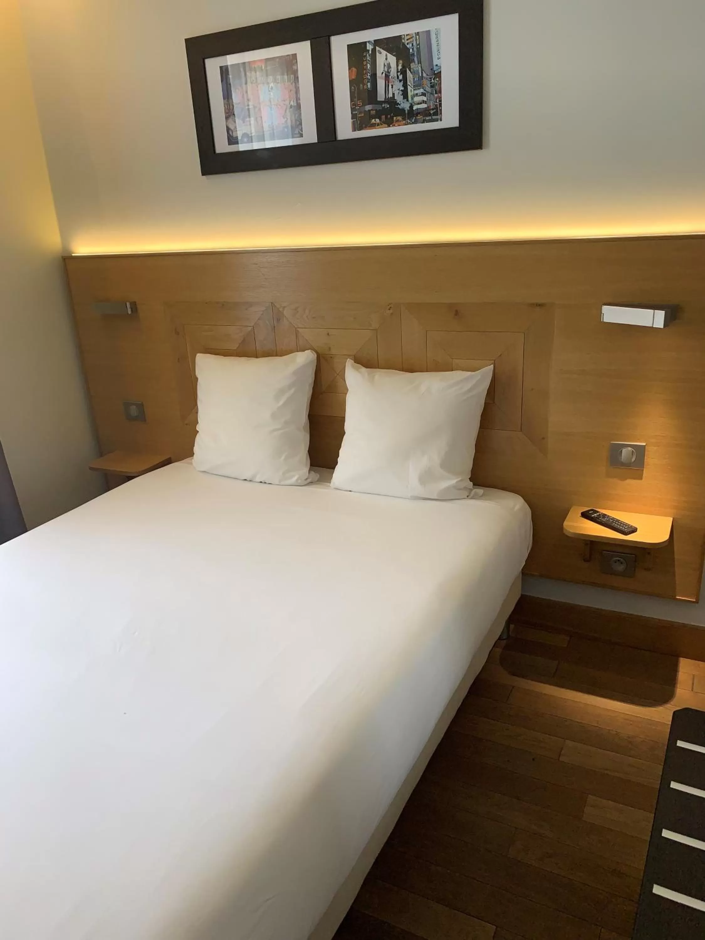 Bed in Hôtel Eiffel XV