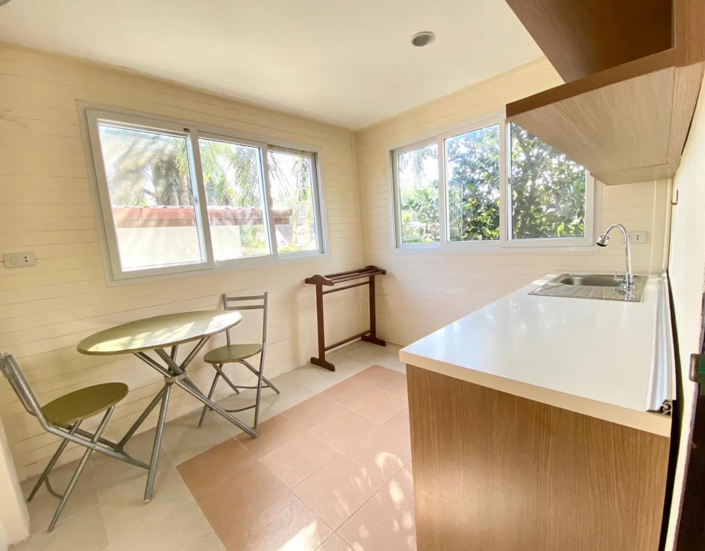 Kitchen or kitchenette in Garden Home Kata