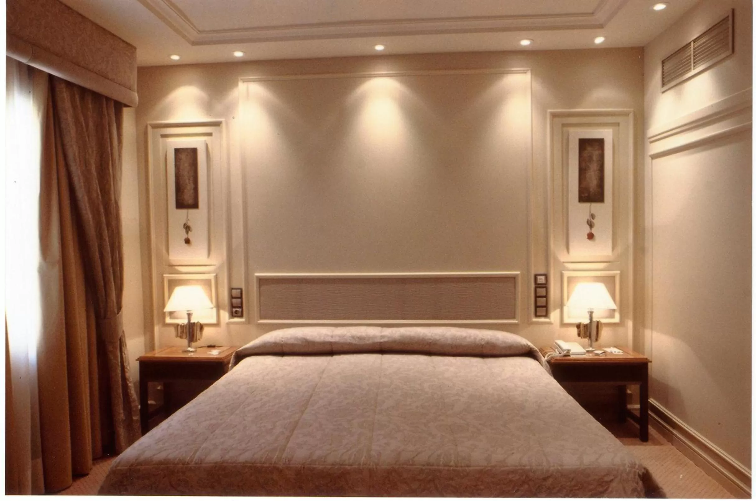 Photo of the whole room, Bed in Hotel Olid