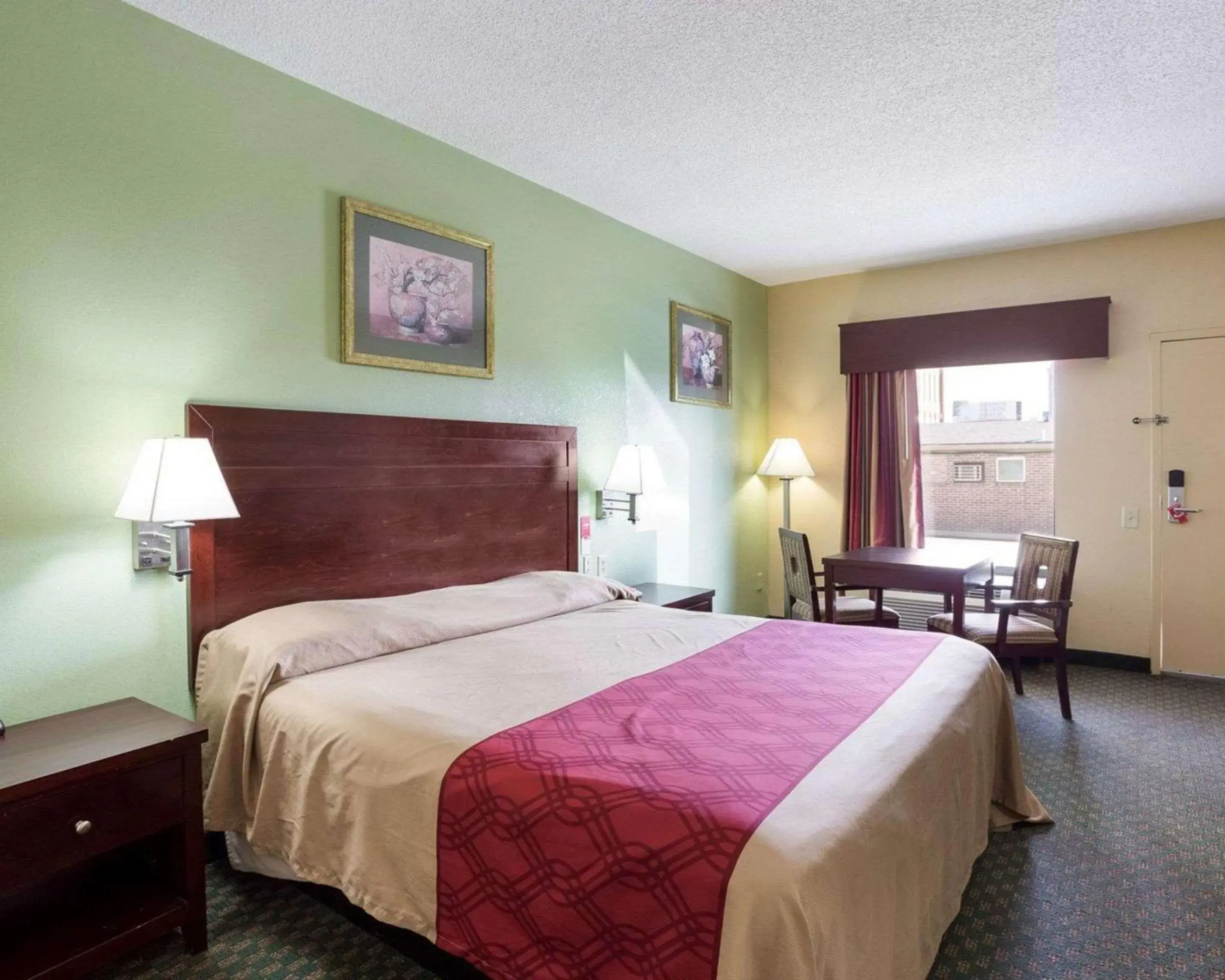 King Room - Accessible/Non-Smoking in Rodeway Inn & Suites New Orleans Gentilly King Room - Accessible/Non-Smoking in Rodeway Inn & Suites New Orleans Gentilly