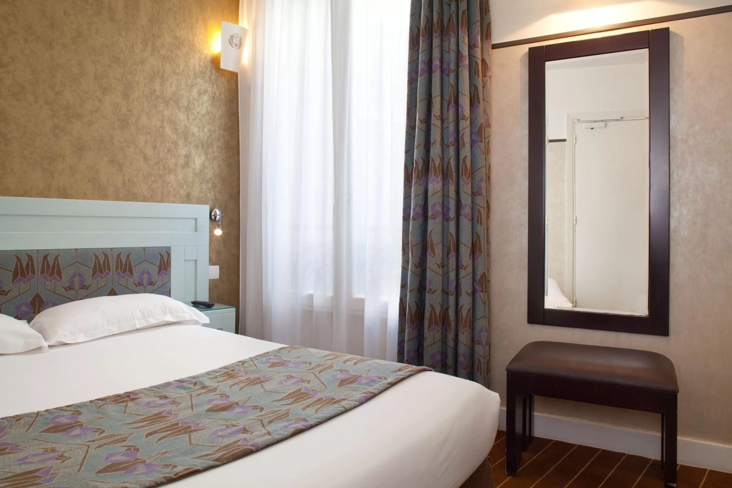 Photo of the whole room, Bed in Hotel Eiffel Seine