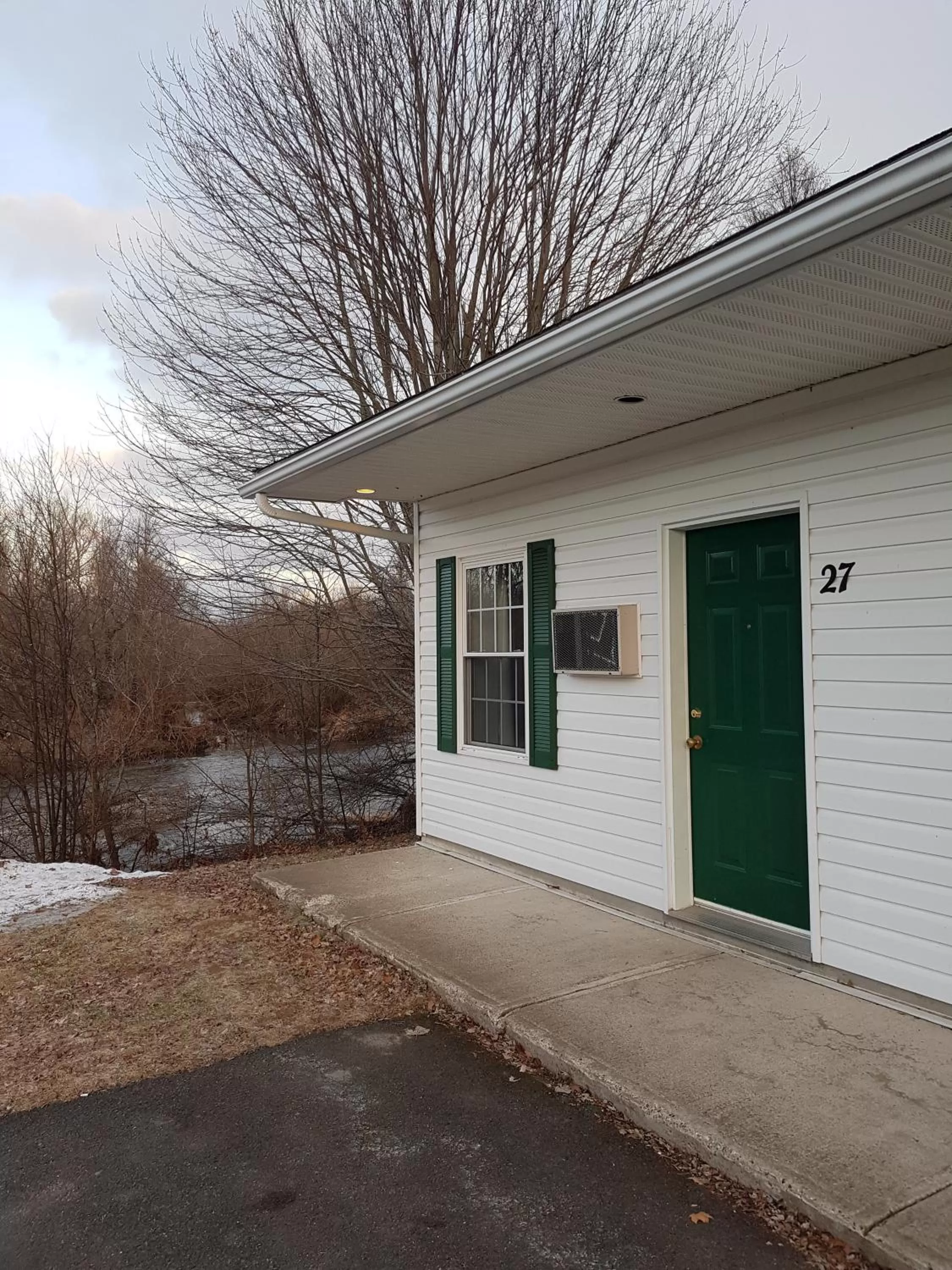 Property Building in Covered Bridge Inn & Suites