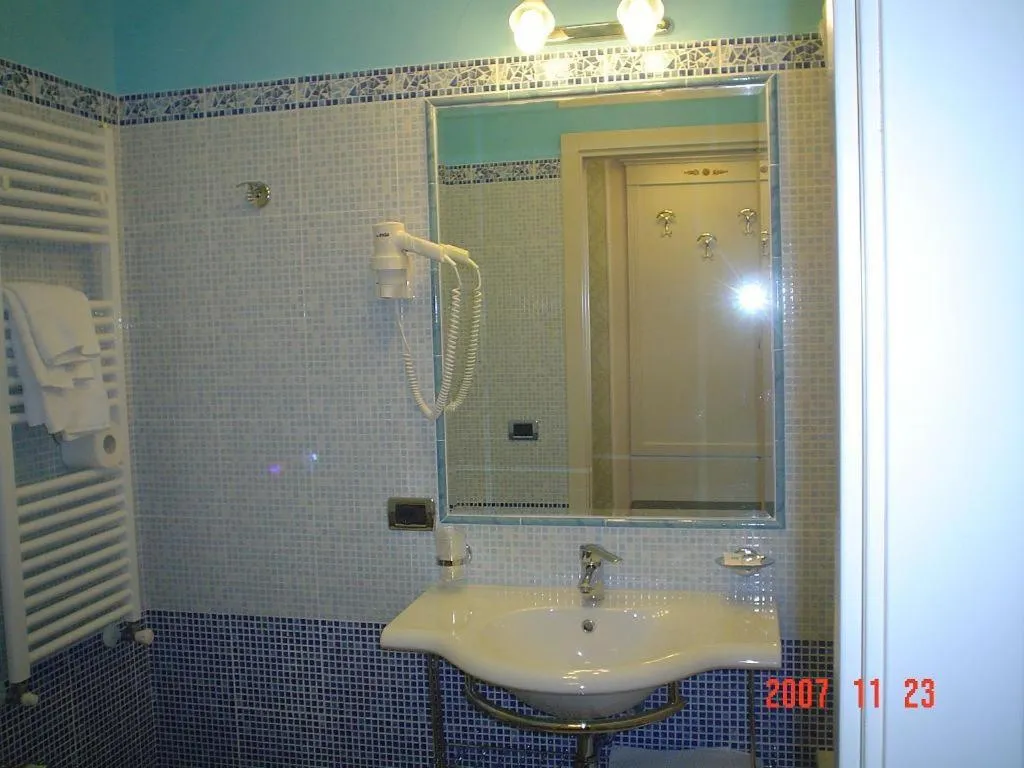 Bathroom in Hotel Dina