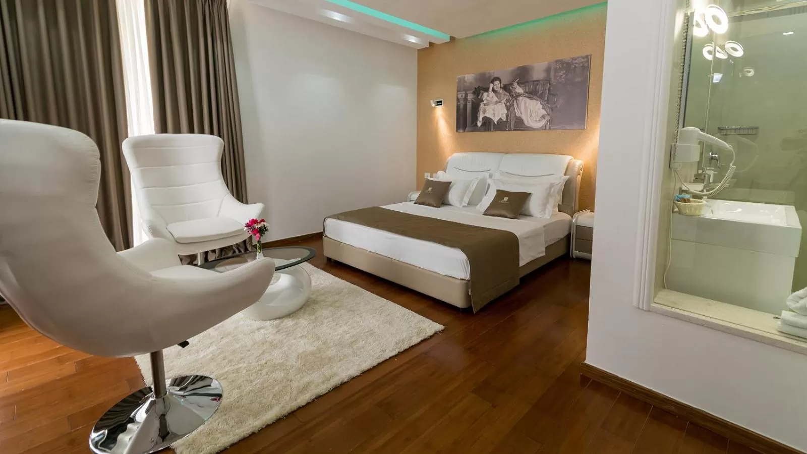 Photo of the whole room, Bed in Deluxe & Executive SPA by Rafaelo