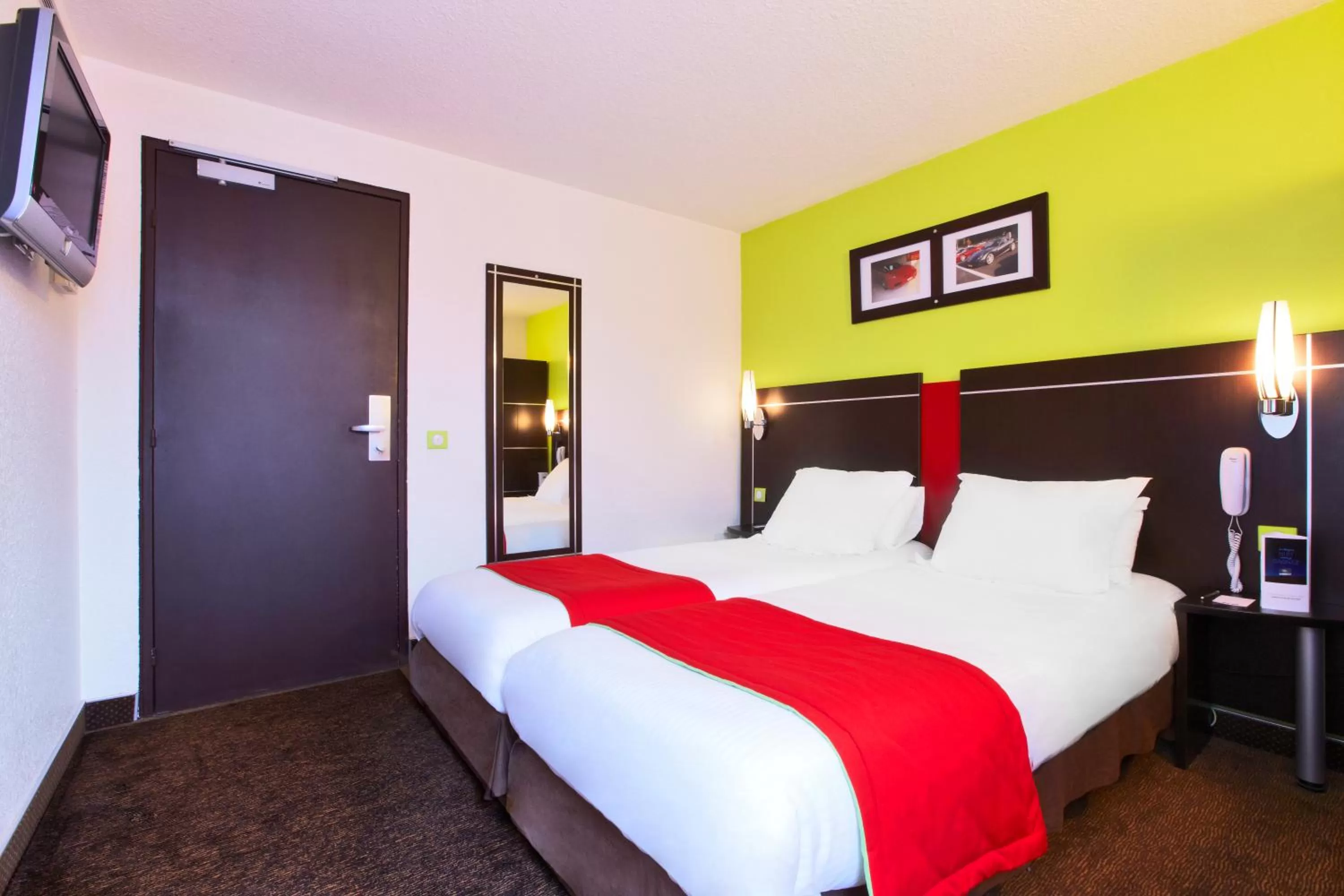 Photo of the whole room, Bed in Enzo Hotels Reims Tinqueux by Kyriad Direct