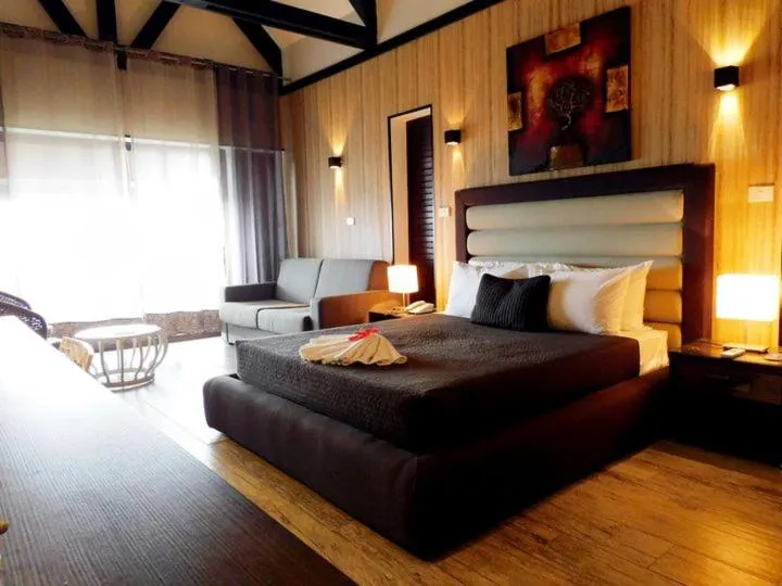 Bird's eye view, Bed in The Crow's Nest Resort Fiji