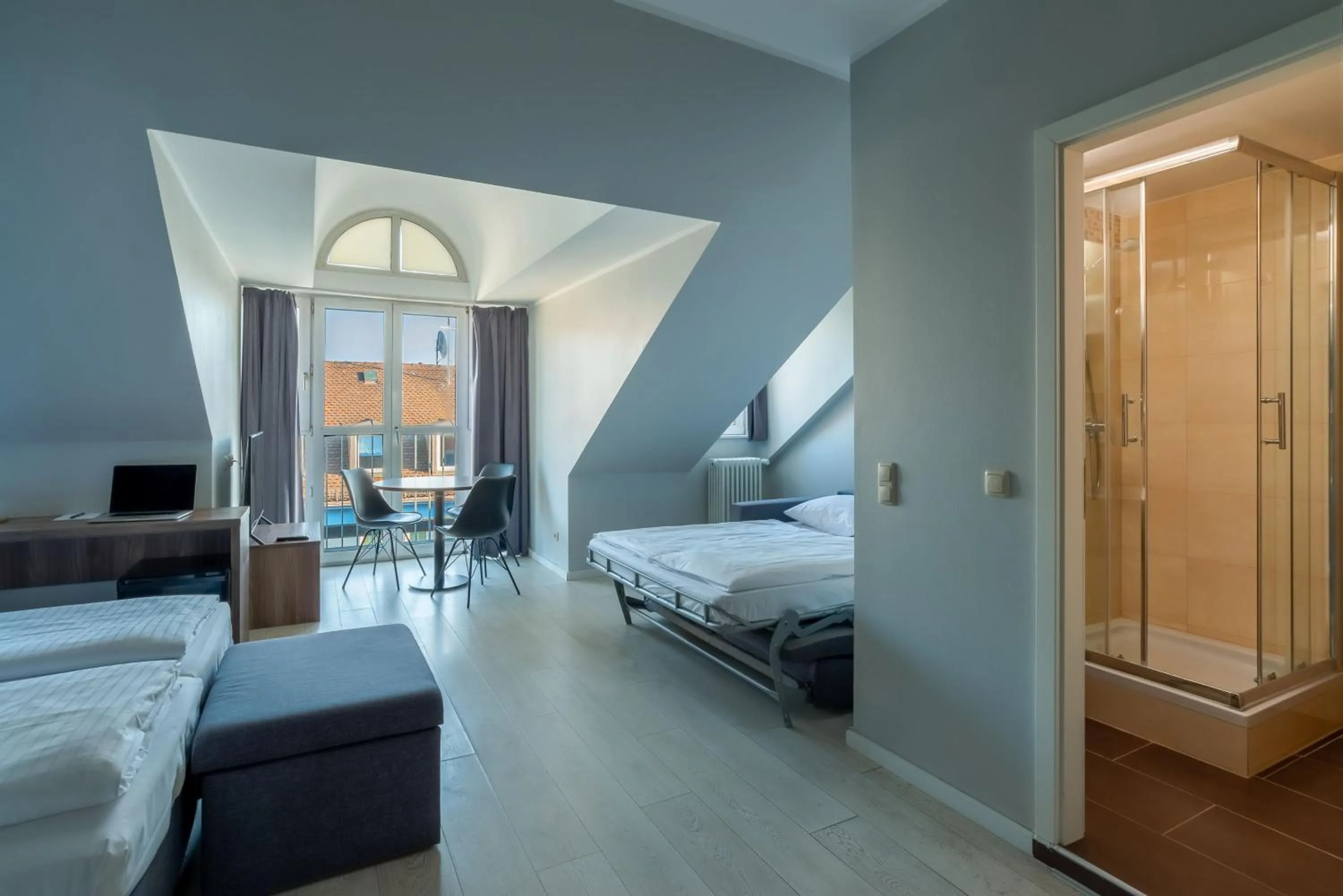 Photo of the whole room, Bed in Hotel Astor