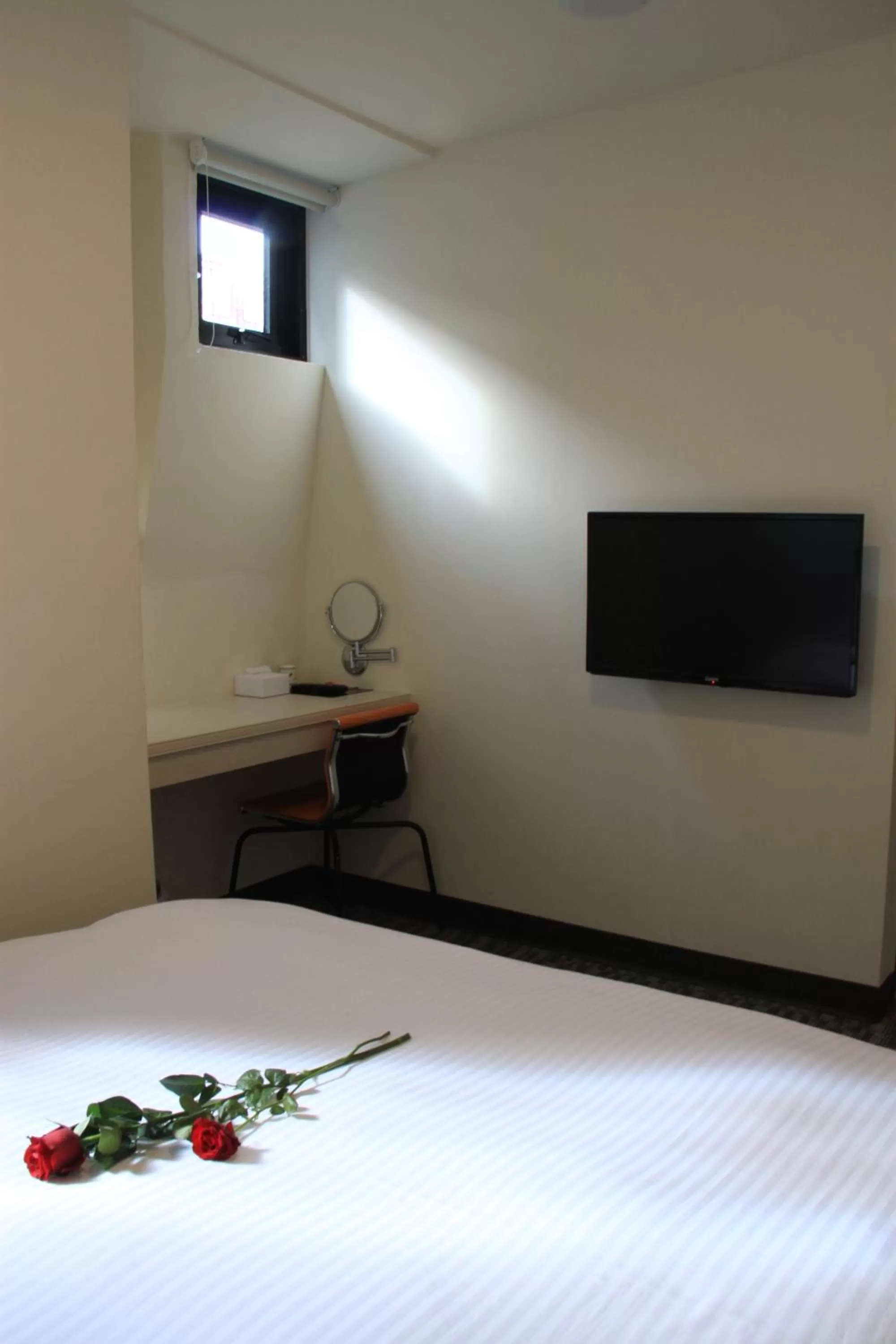 Seating area, Bed in Century Hotel