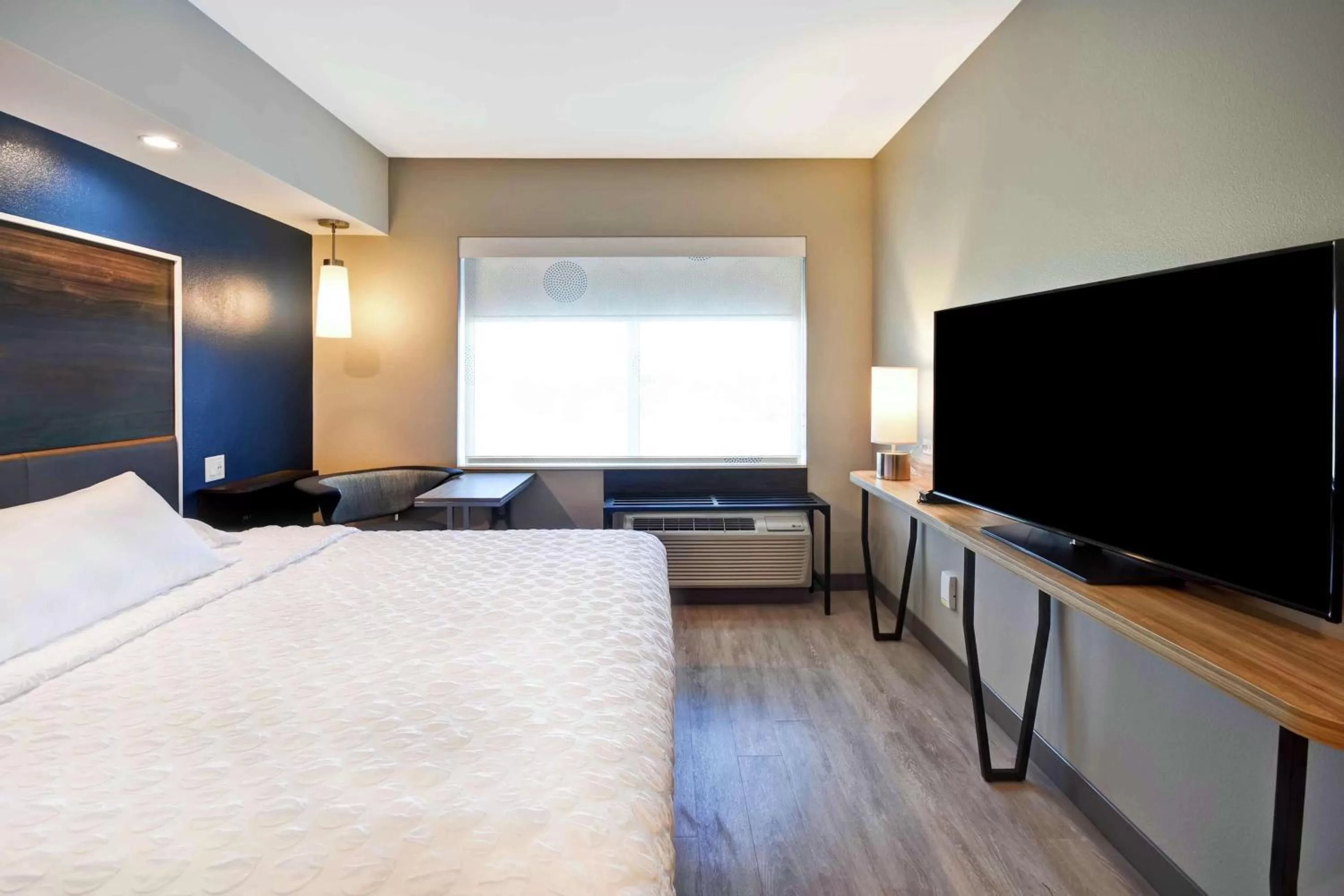 Bedroom, Bed in Tru By Hilton North Platte