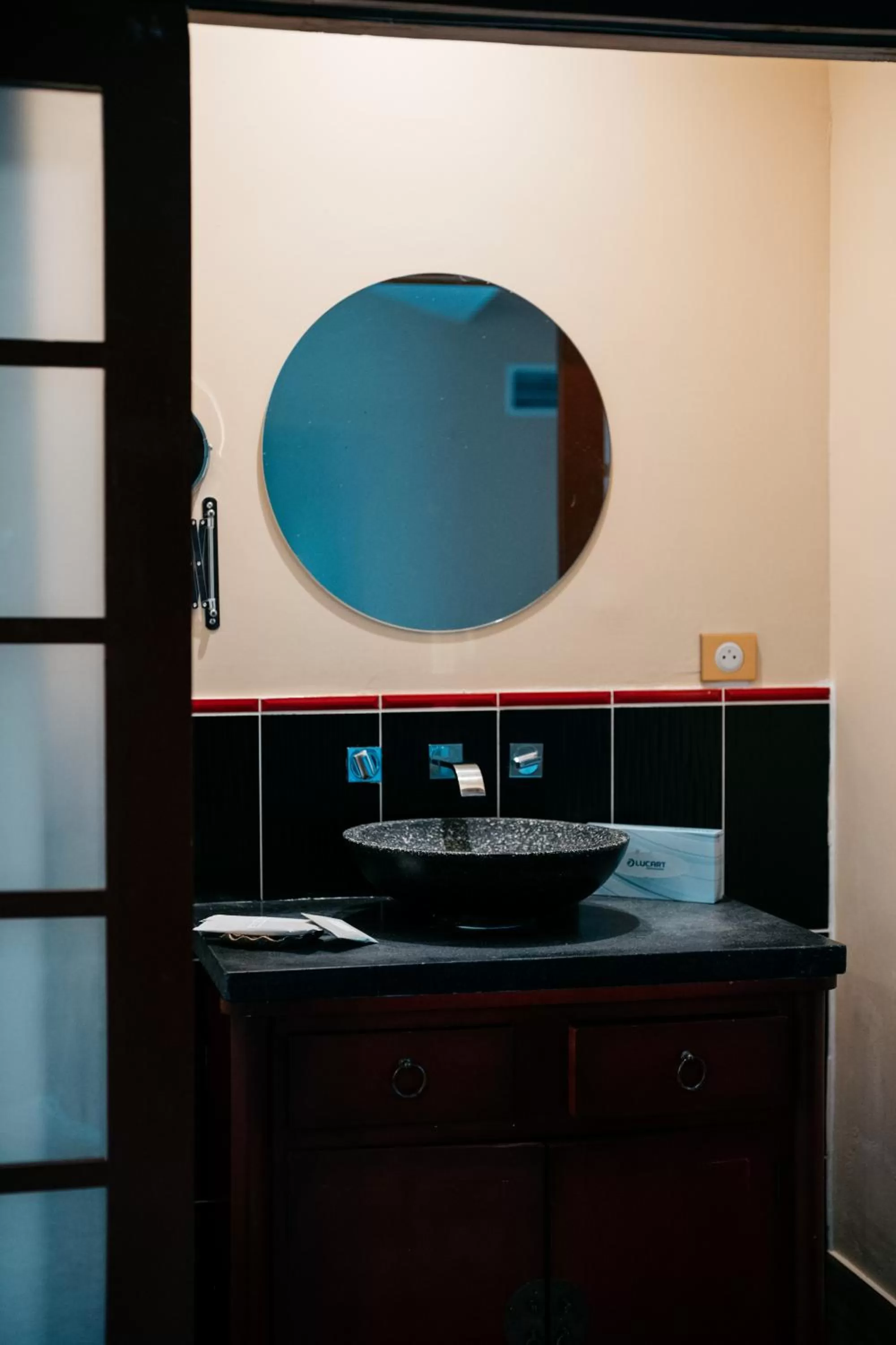 Bathroom in Le Clos Violette et Le 11 D'Aglaé - Hôtel de Charme Design de Luxe