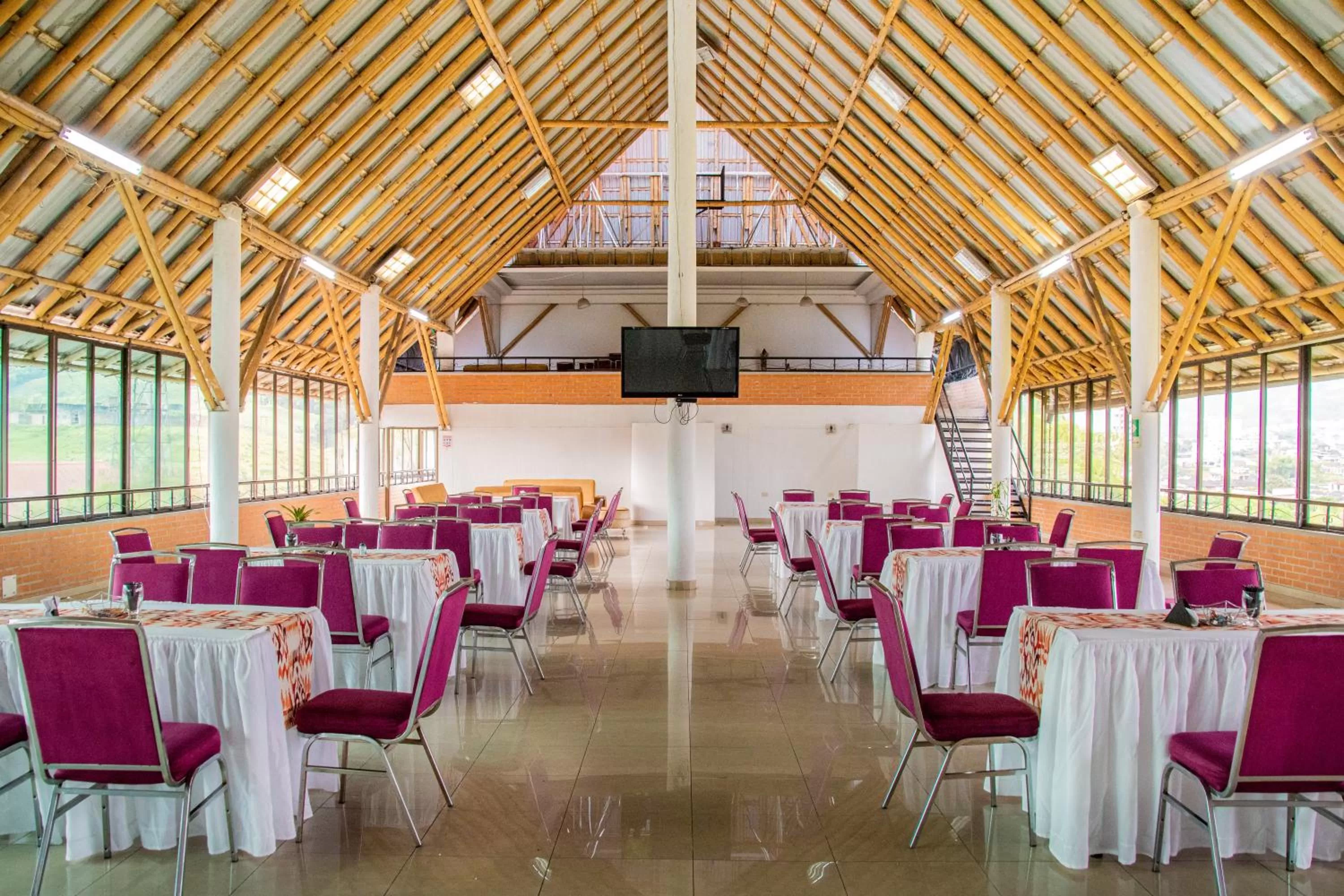 Restaurant/places to eat in Hotel Tangara