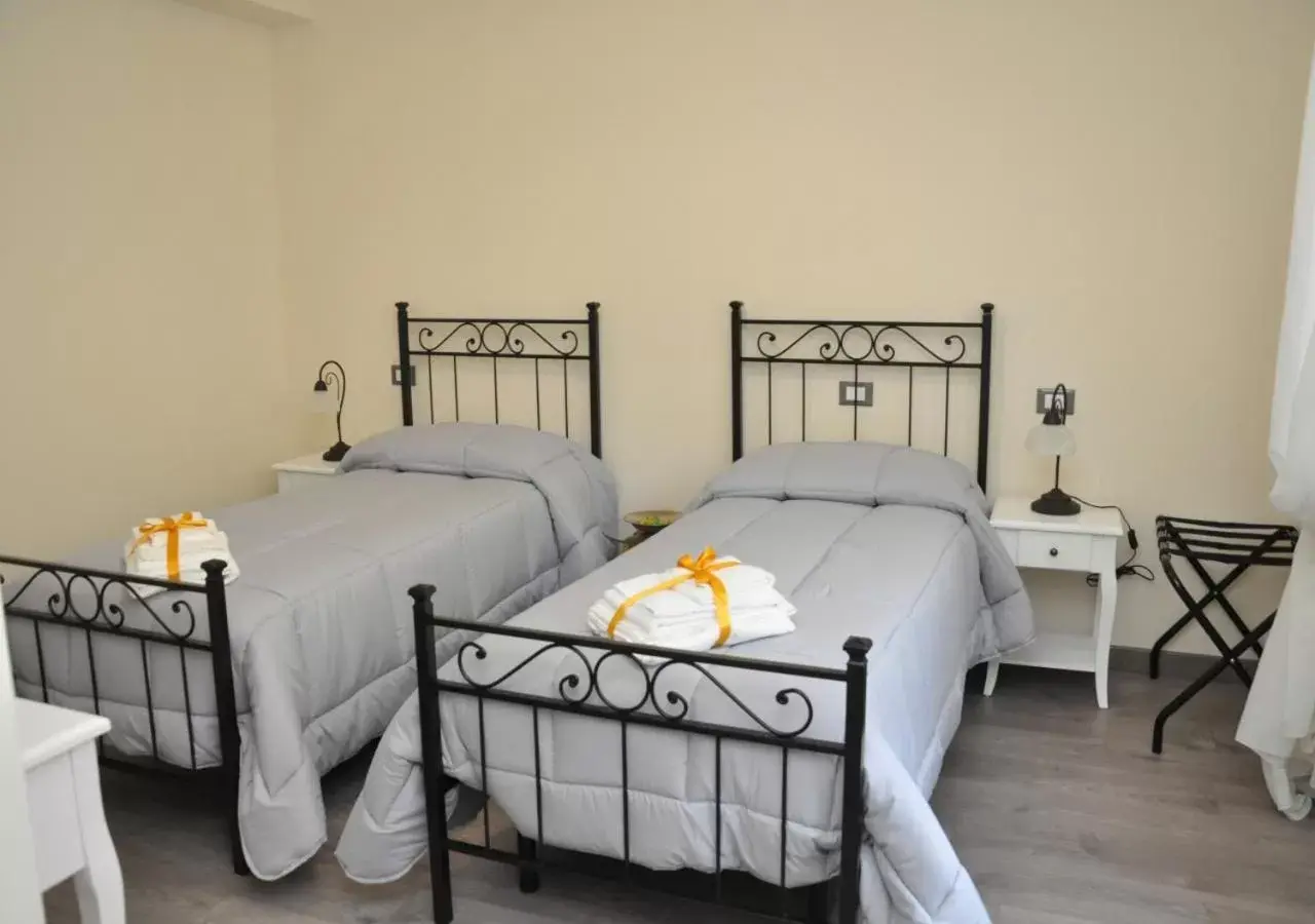 Twin Room with Private Bathroom in Maison Gentile Twin Room with Private Bathroom in Maison Gentile