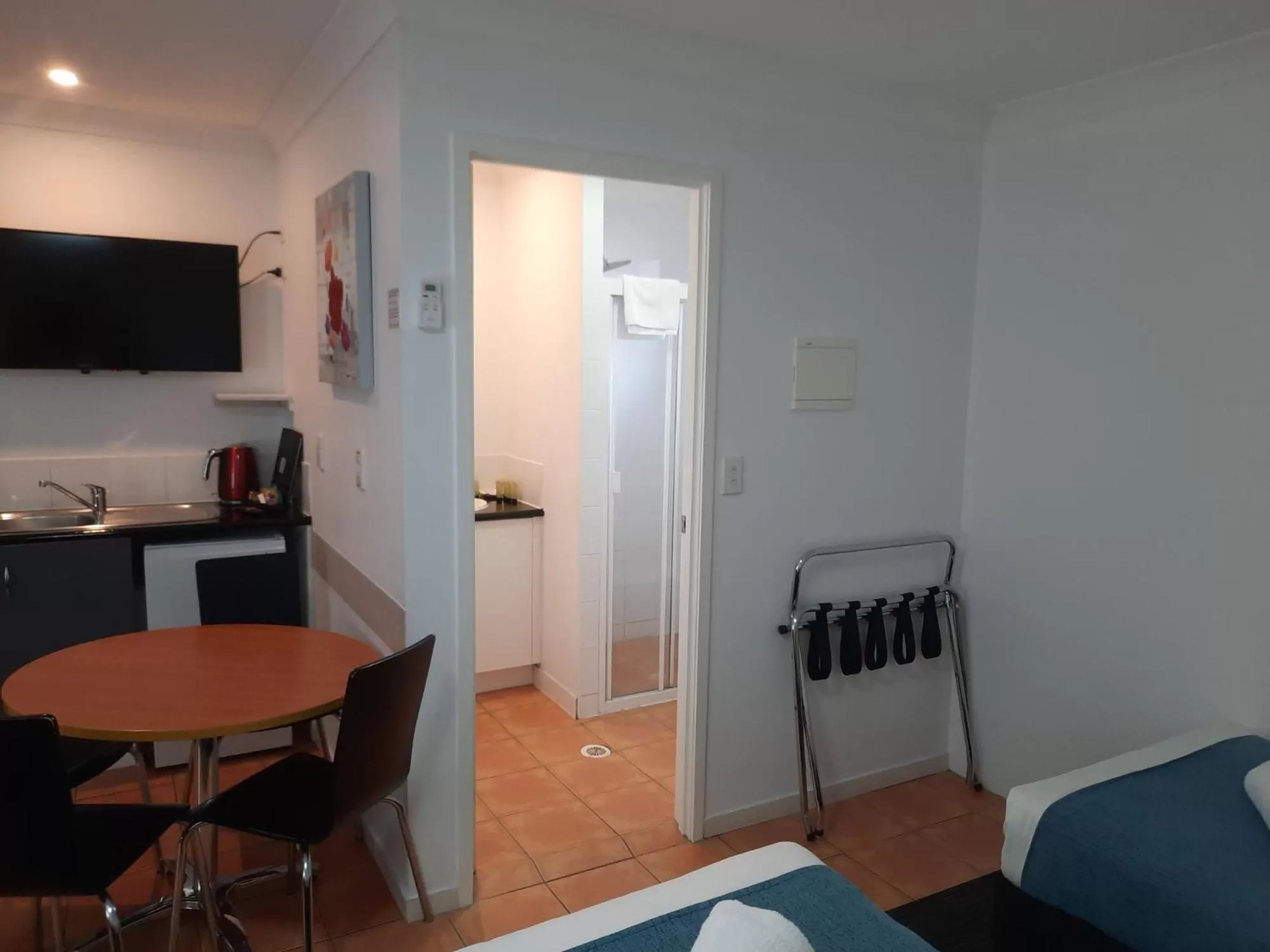 Bed in Cleveland Motor Inn