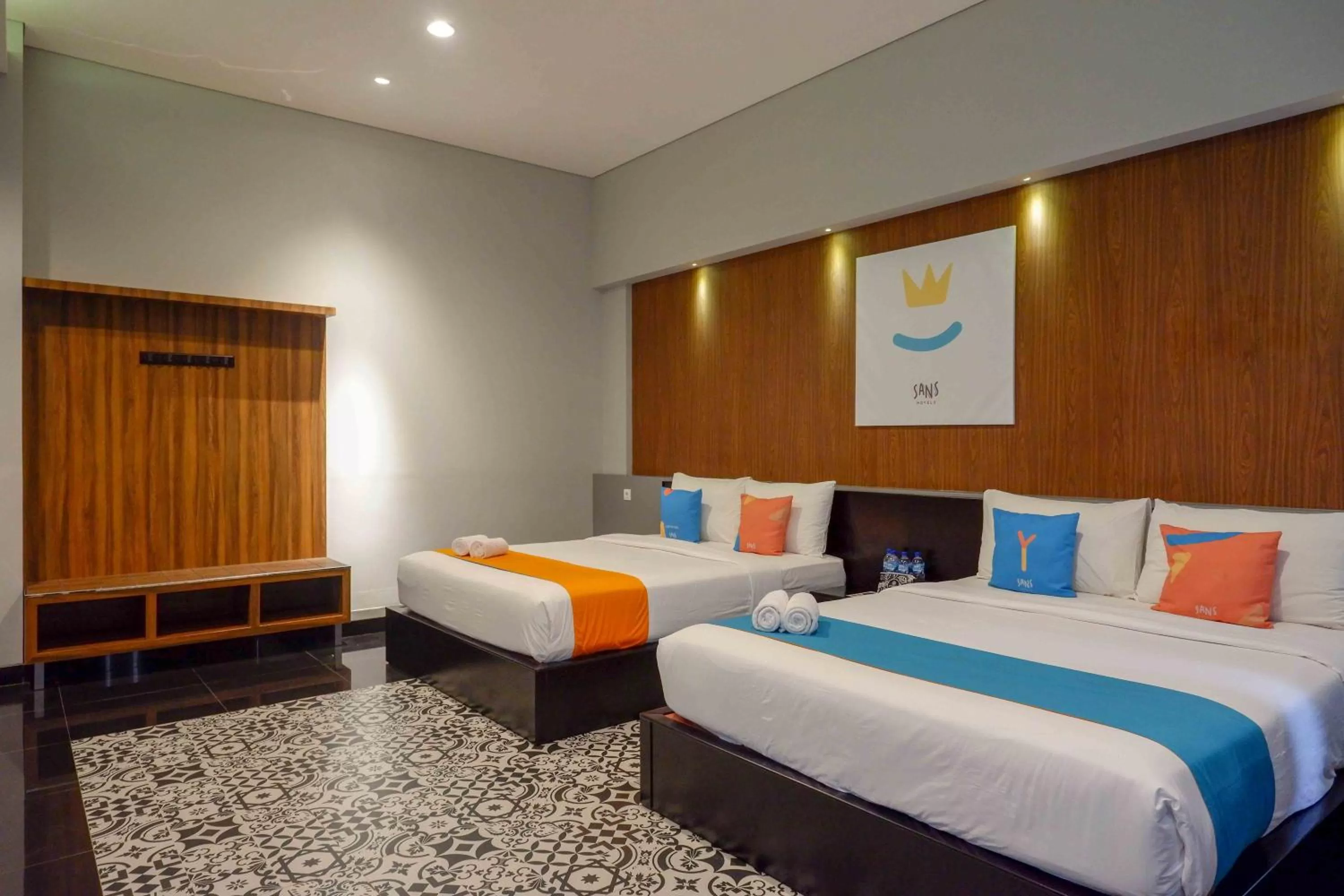 Bedroom, Bed in Sans Hotel Empress Simpang Lima