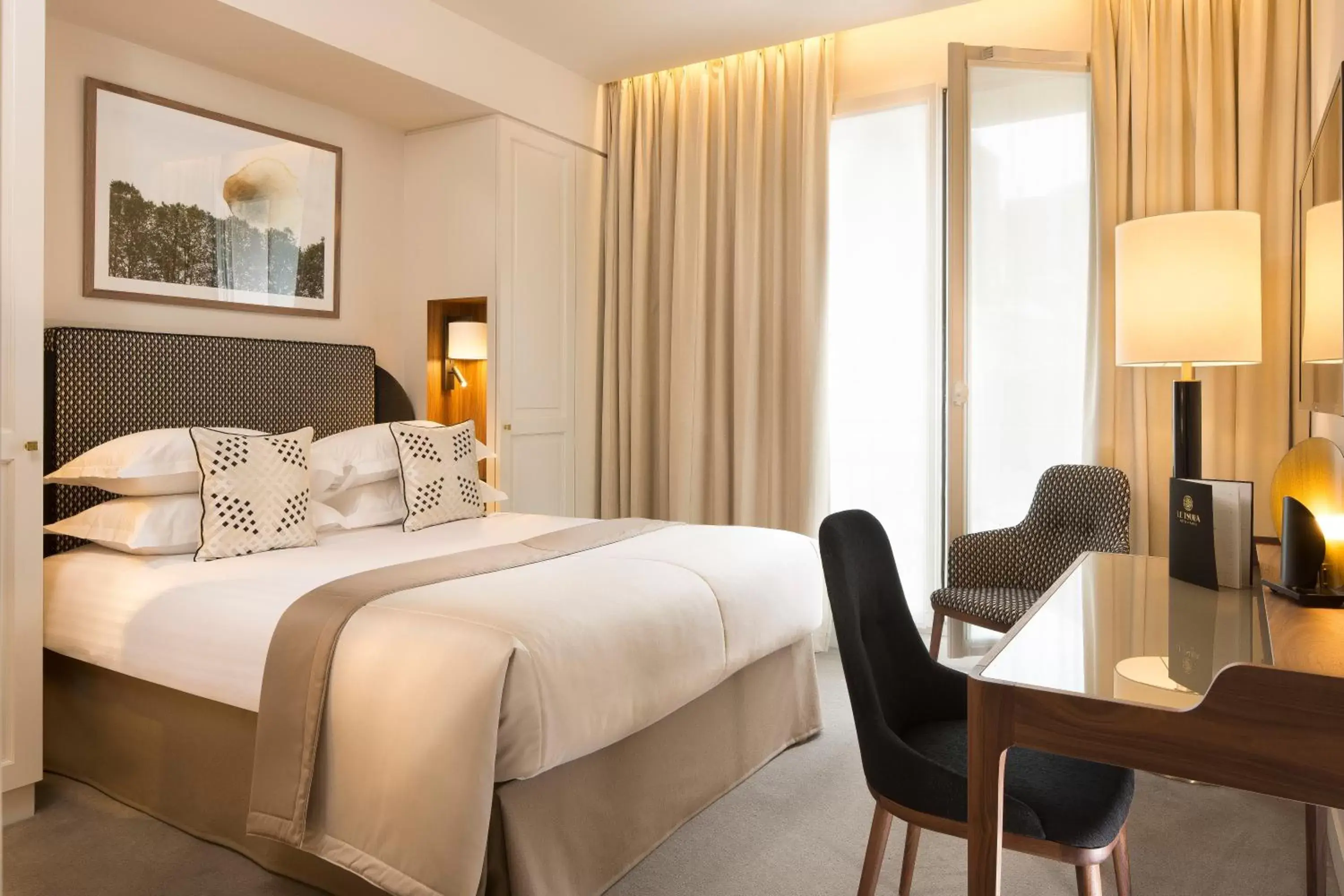 Deluxe Double Room in Le Tsuba Hotel Deluxe Double Room in Le Tsuba Hotel