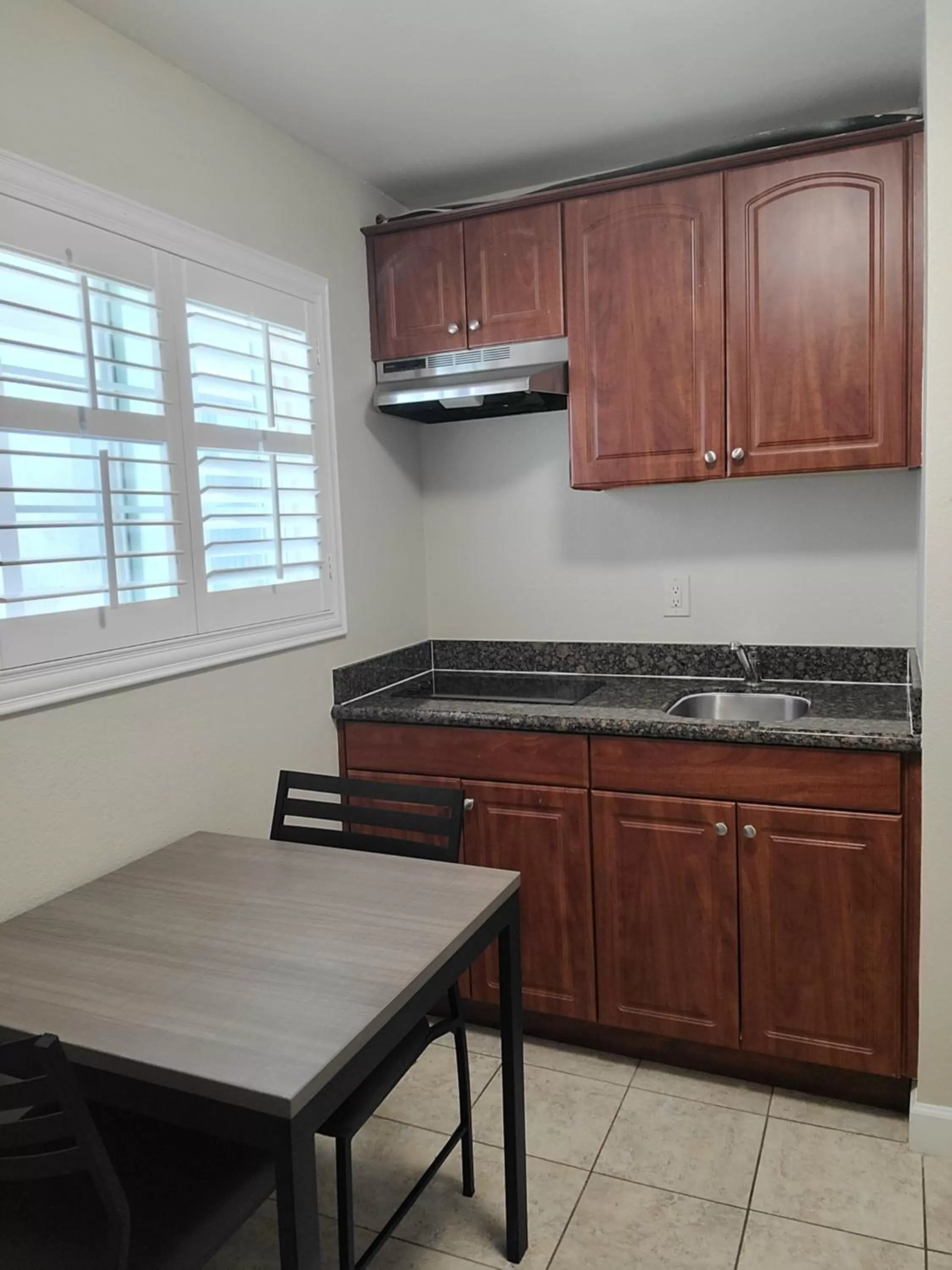 Kitchen or kitchenette in Beachwalker Inn & Suites