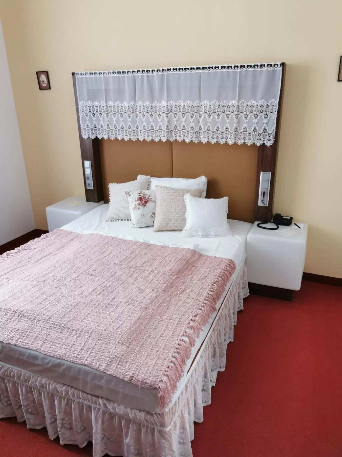 Bed in Tante ALMA's Mannheimer Hotel