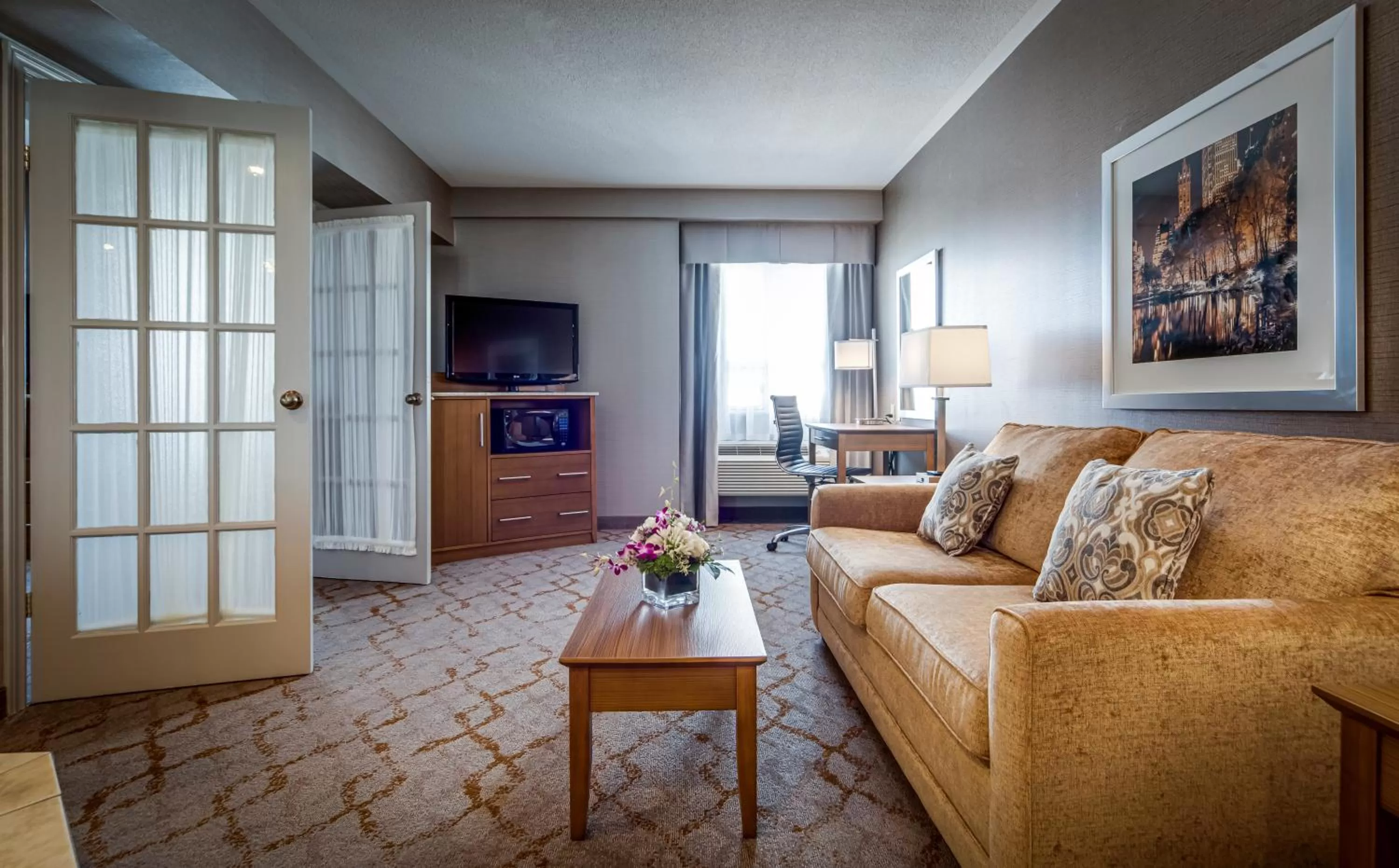 Living room in Monte Carlo Inn Vaughan Suites