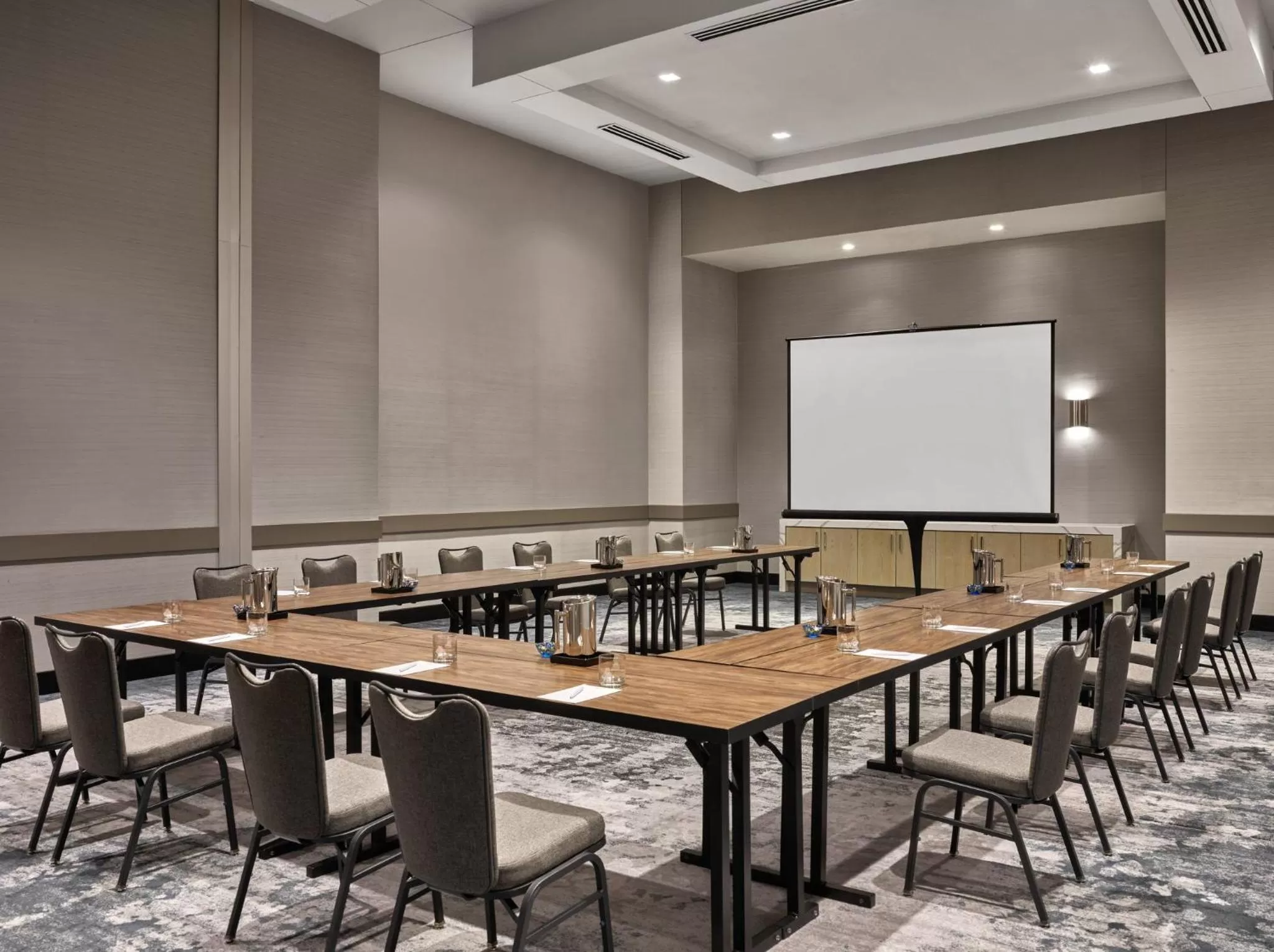 Photo of the whole room in Live! by Loews - Arlington, TX