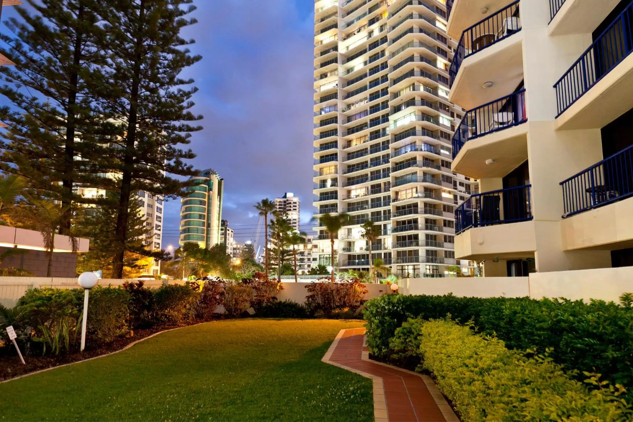 Garden in Surf Regency