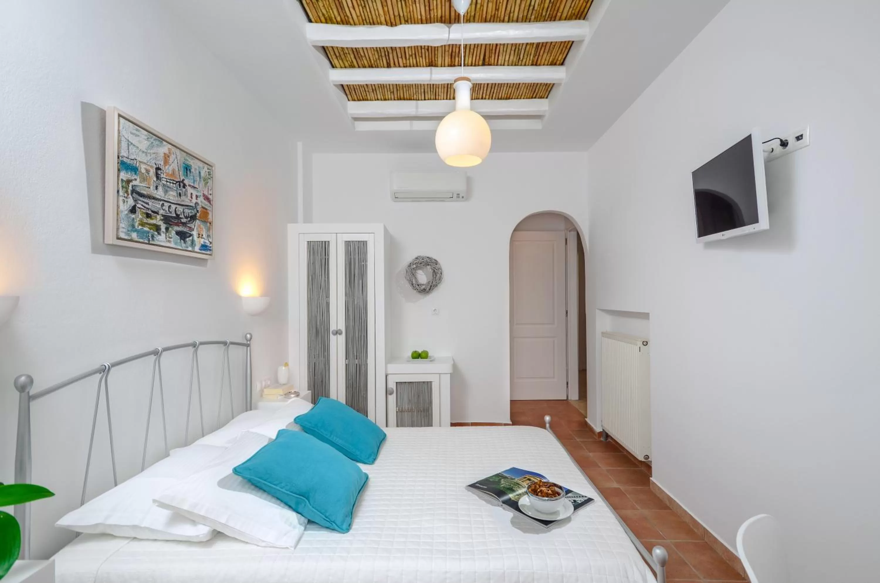 Bed in Adriani Hotel