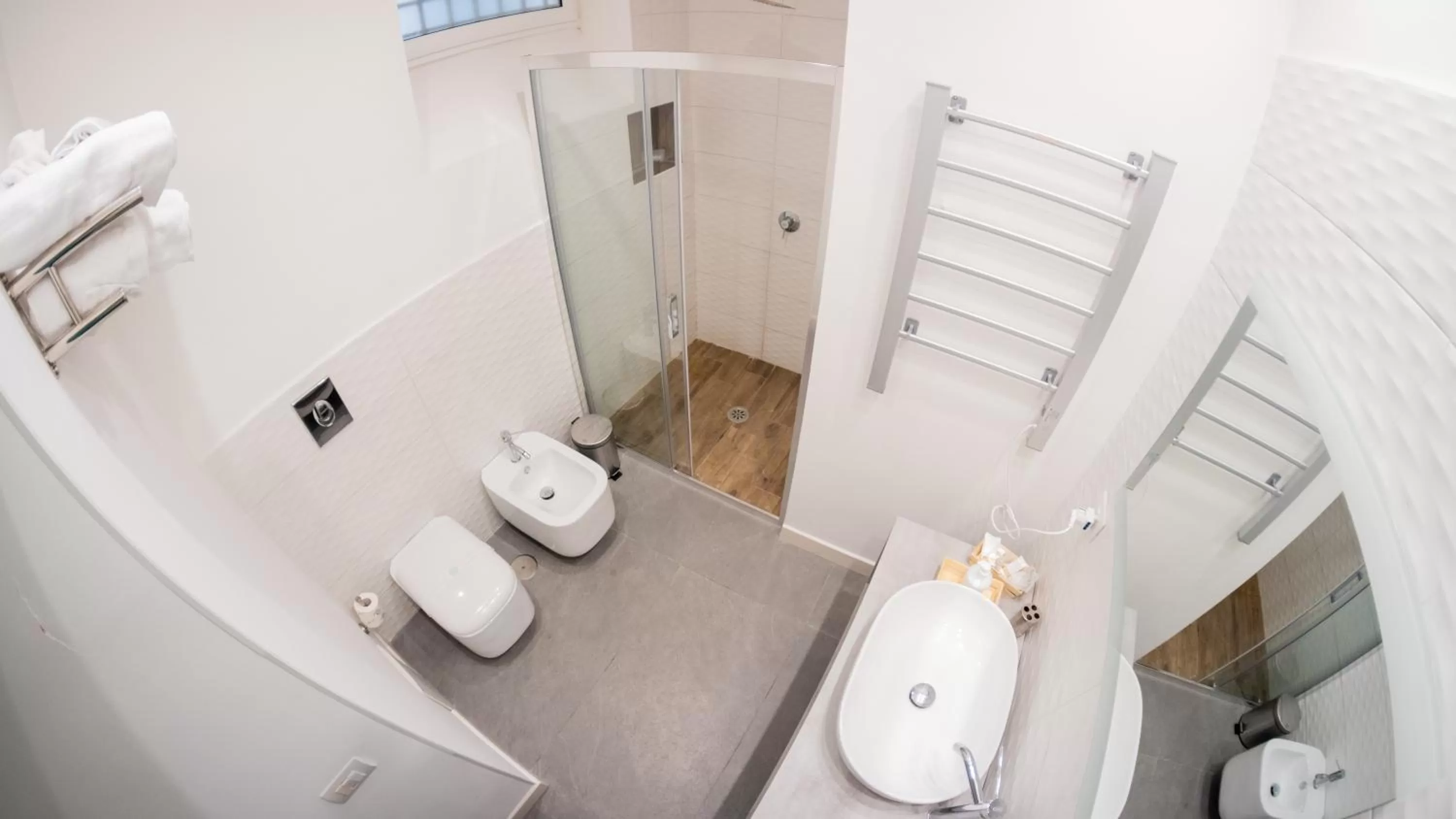 Shower, Bathroom in Real Passeggio di Napoli