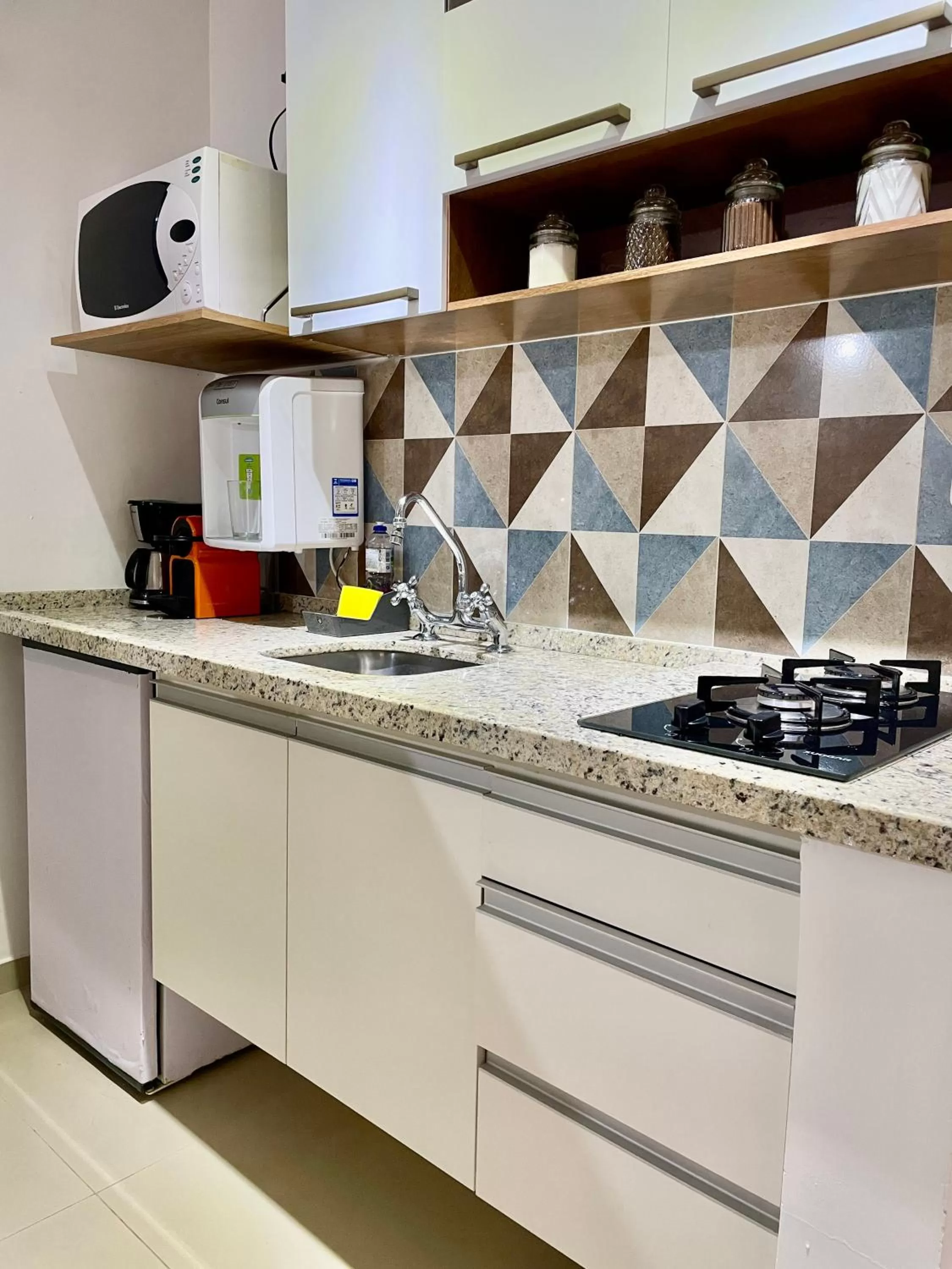 kitchen, Kitchen/Kitchenette in MineirINN l Piscina Aquecida e Hidro na Montanha