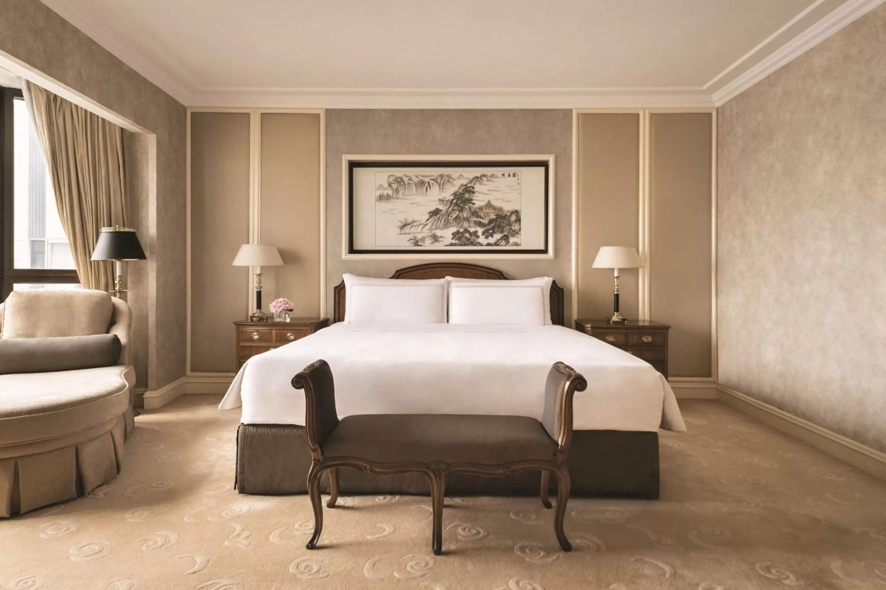 Photo of the whole room, Bed in Shangri-La Shenzhen - Nearby Luohu Border, Outdoor Swimming Pool