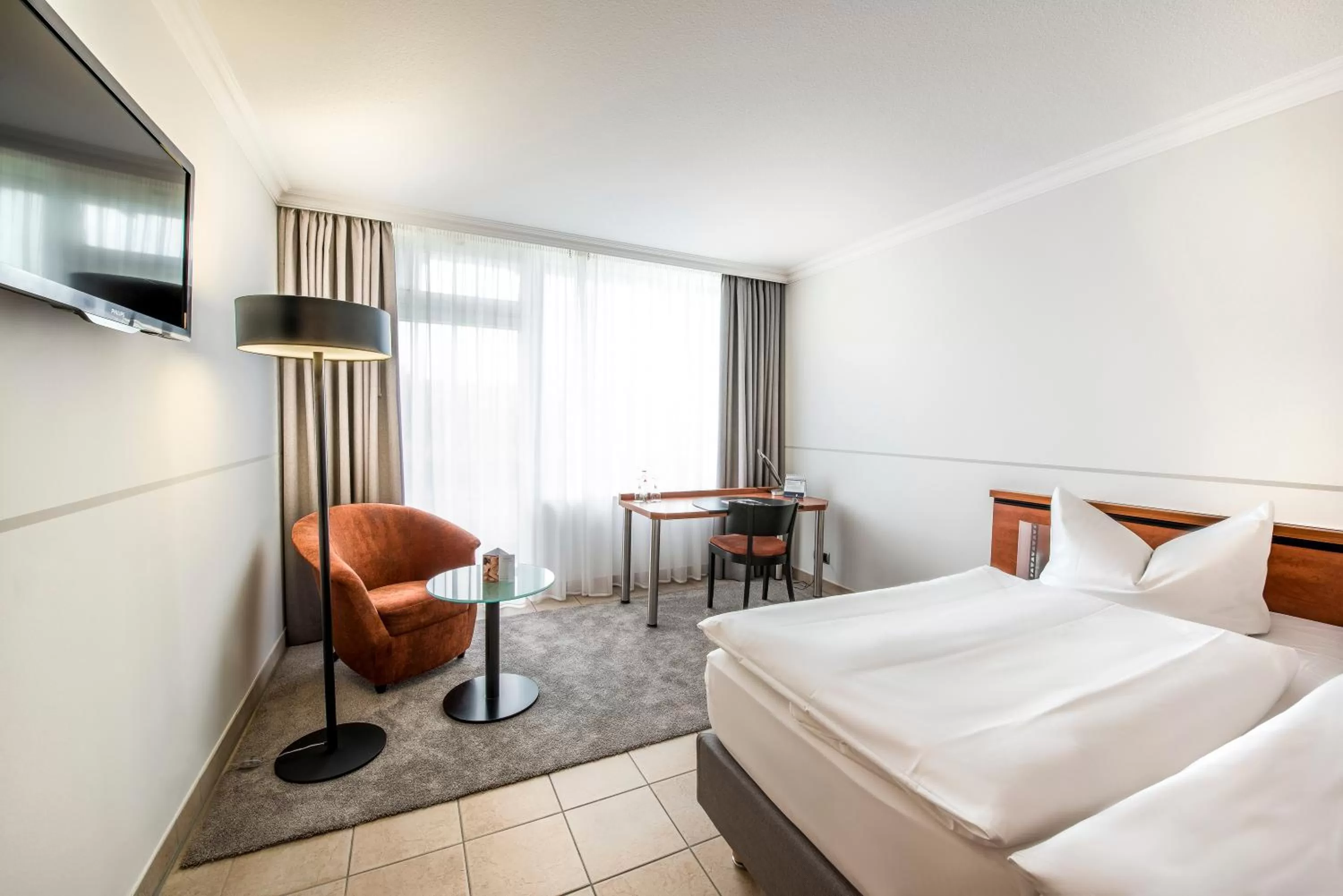 Balcony/Terrace, Bed in Hotel VierJahreszeiten am Seilersee