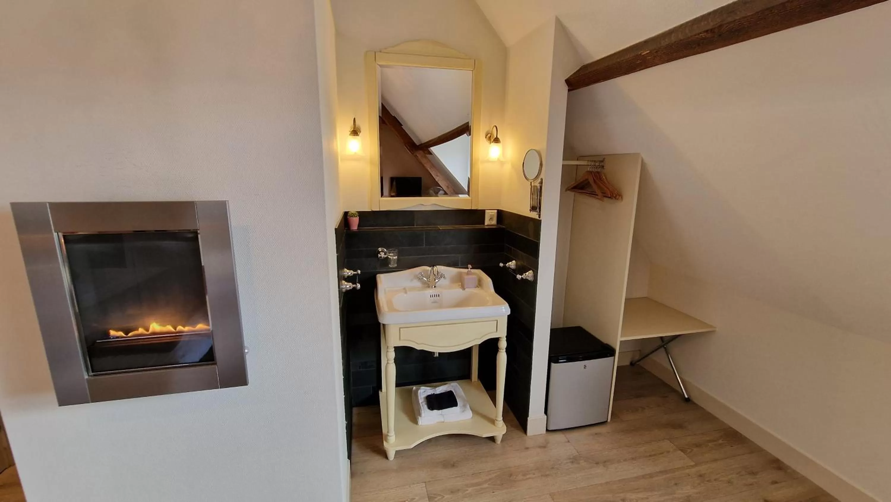 Bathroom, TV/Entertainment Center in B&B De Droomhoeve